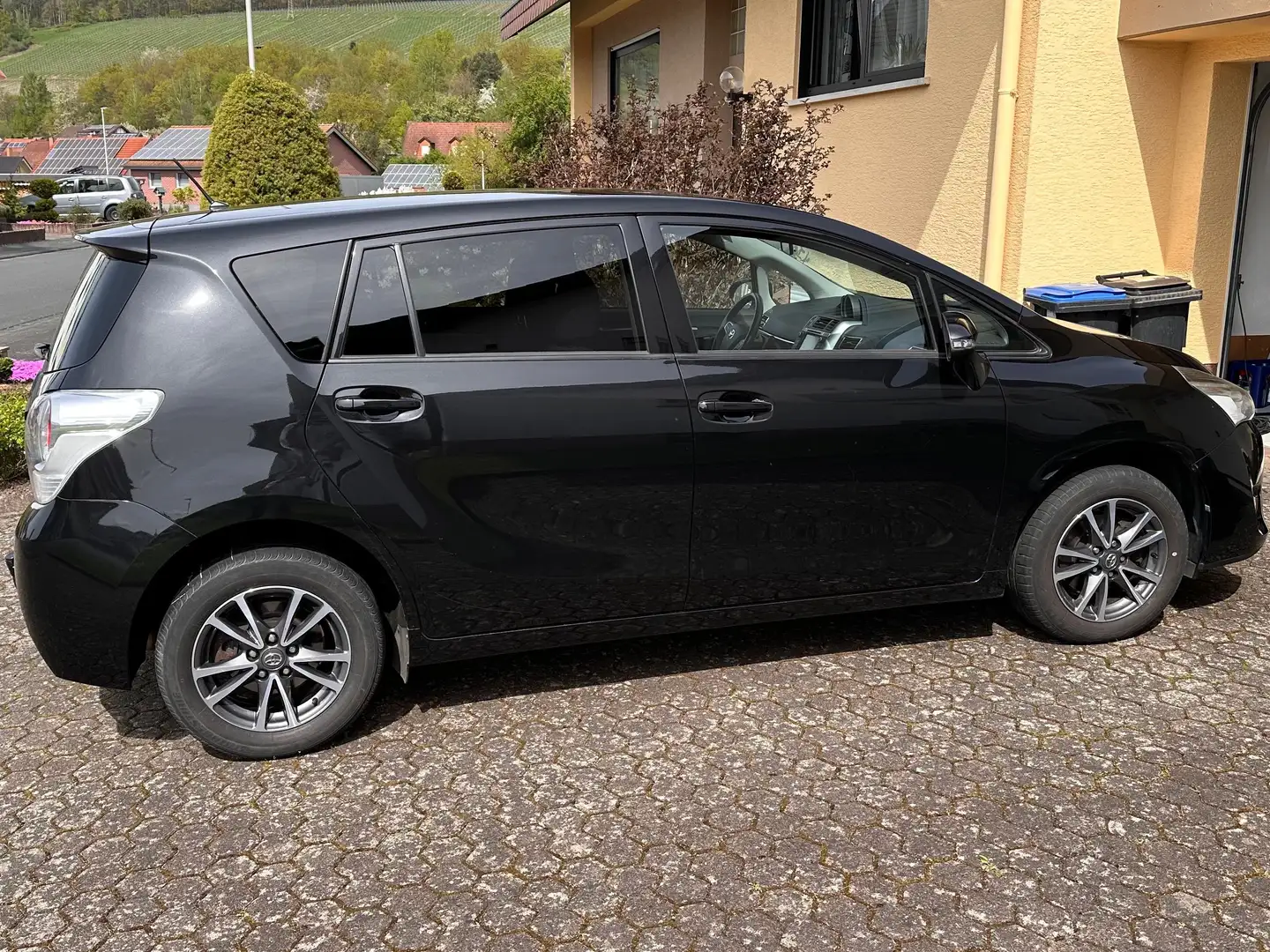 Toyota Verso Verso 1.8 5-Sitzer Life Černá - 2