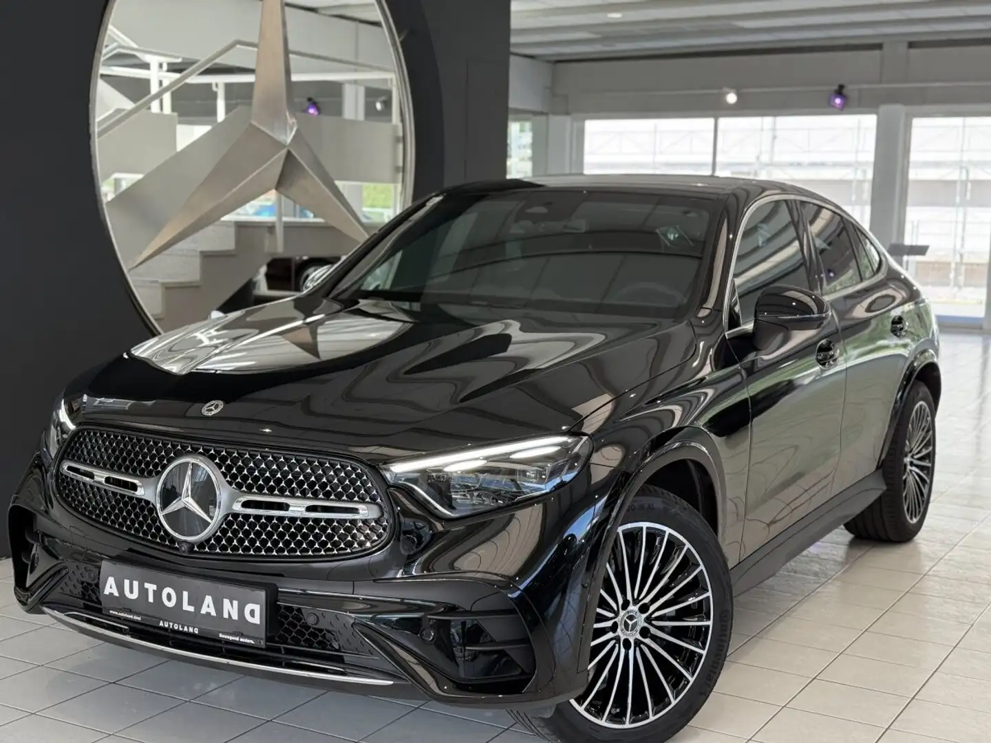 Mercedes-Benz GLC 200 d Coupe 4Matic AMG LINE Schwarz - 1