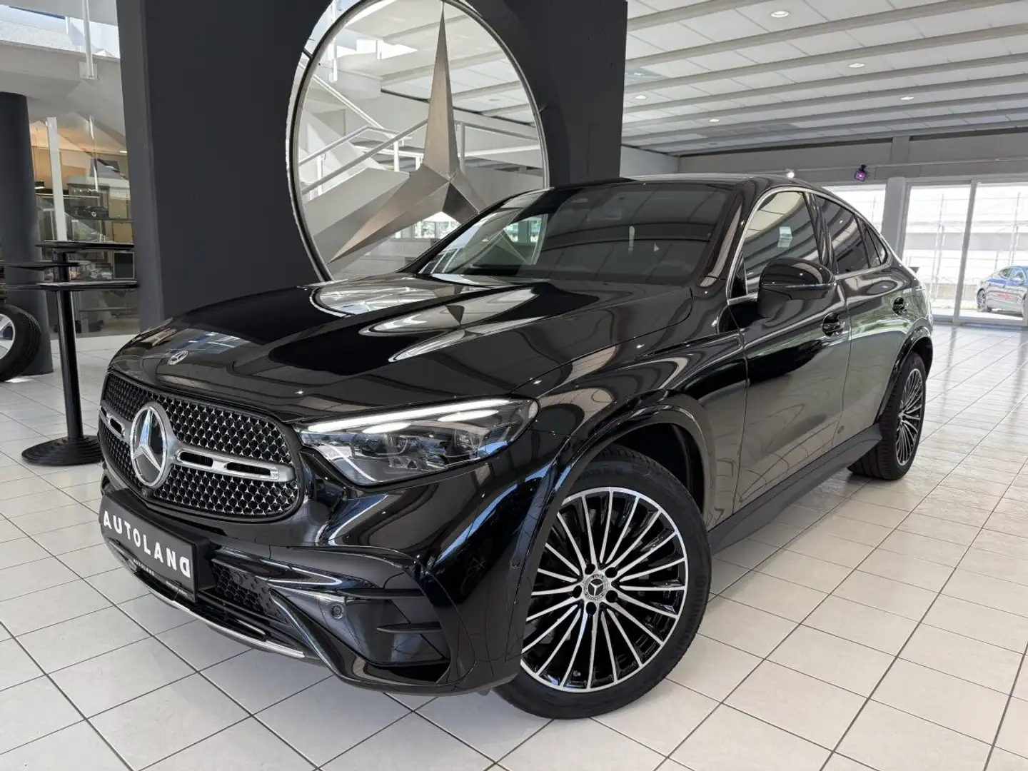 Mercedes-Benz GLC 200 d Coupe 4Matic AMG LINE Schwarz - 2