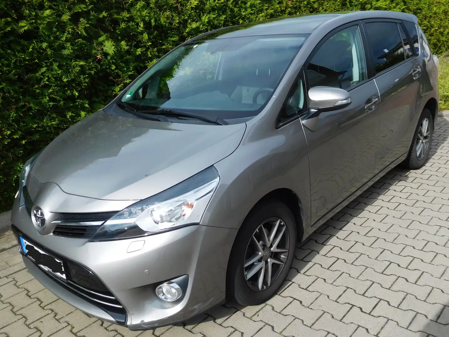 Toyota Verso Verso 1.8 Multidrive S 5-Sitzer Skyview Edition Grau - 2