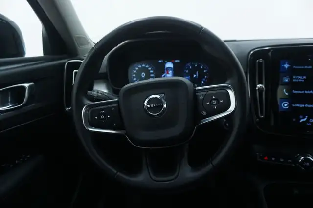 Volvo XC40 view 11