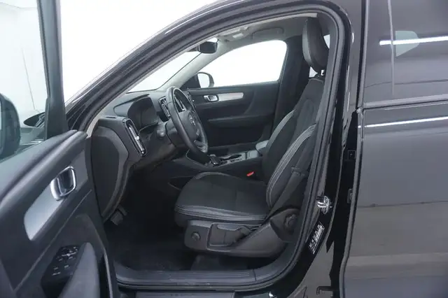 Volvo XC40 view 10