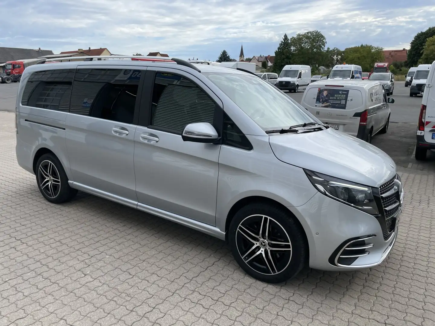 Mercedes-Benz V 300 V 300 d 4M STYLE L AMG PANODACH+STANDHZG+AHZV+ SHD Silber - 2