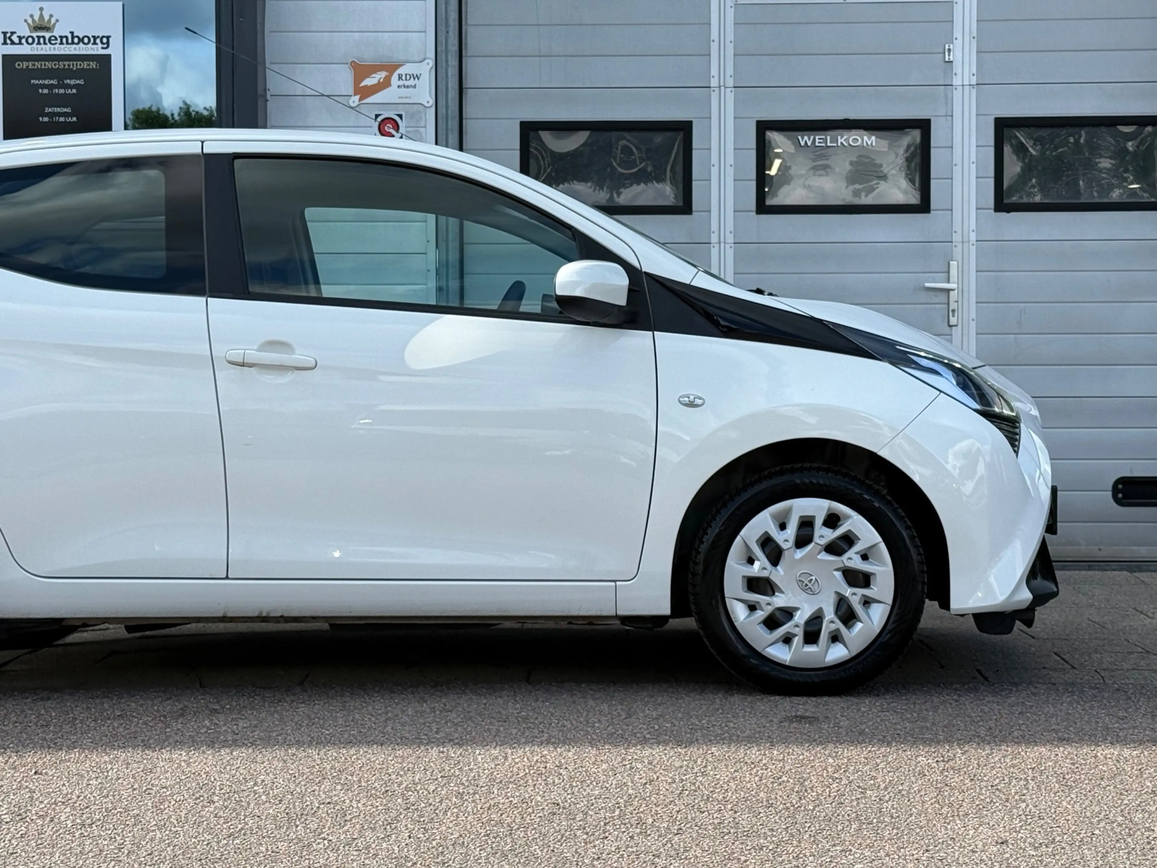 Toyota Aygo 1.0 VVT-i x-play| CARPLAY| CAMERA| NAVI — photo 16