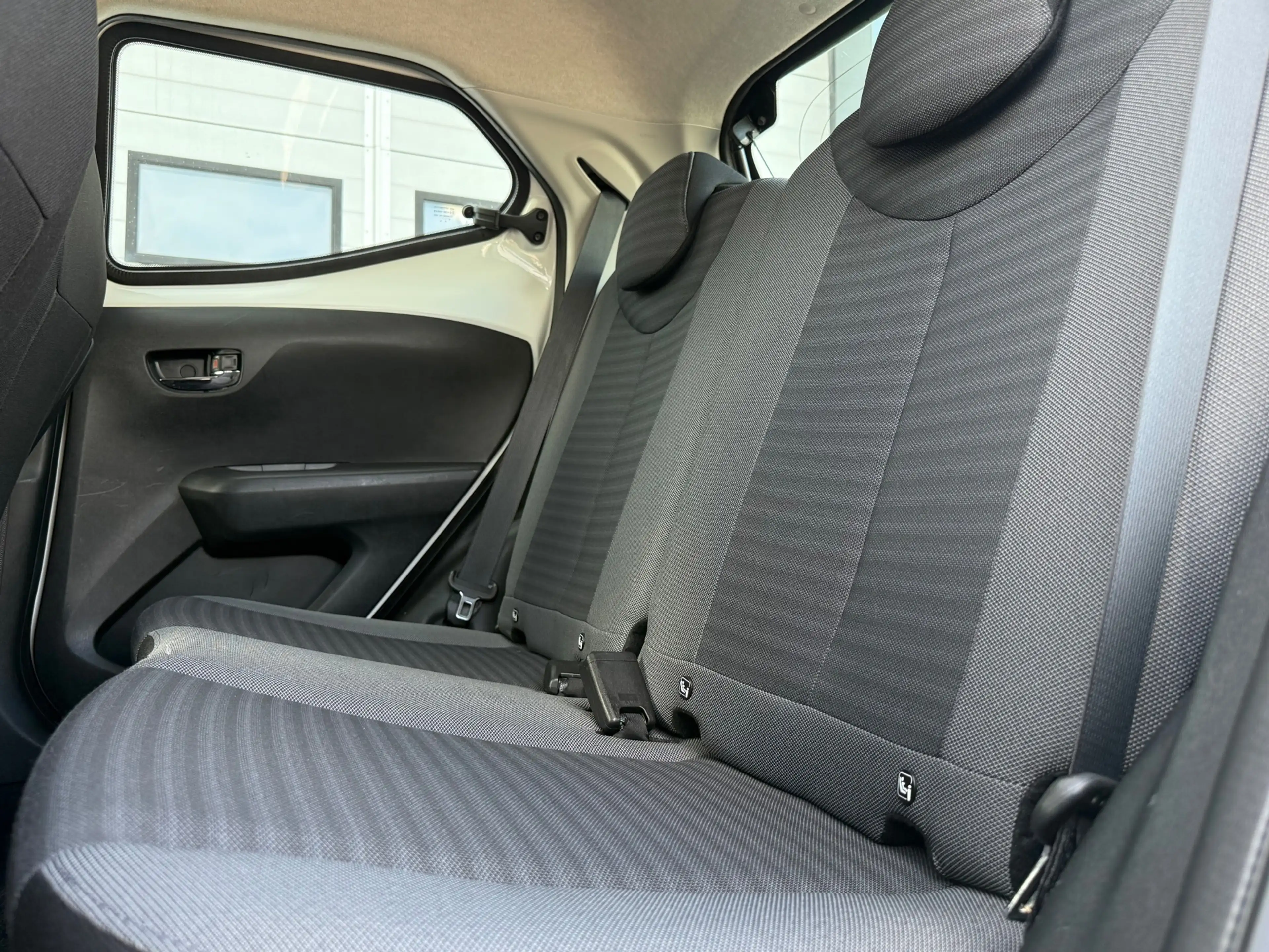 Toyota Aygo 1.0 VVT-i x-play| CARPLAY| CAMERA| NAVI — photo 22