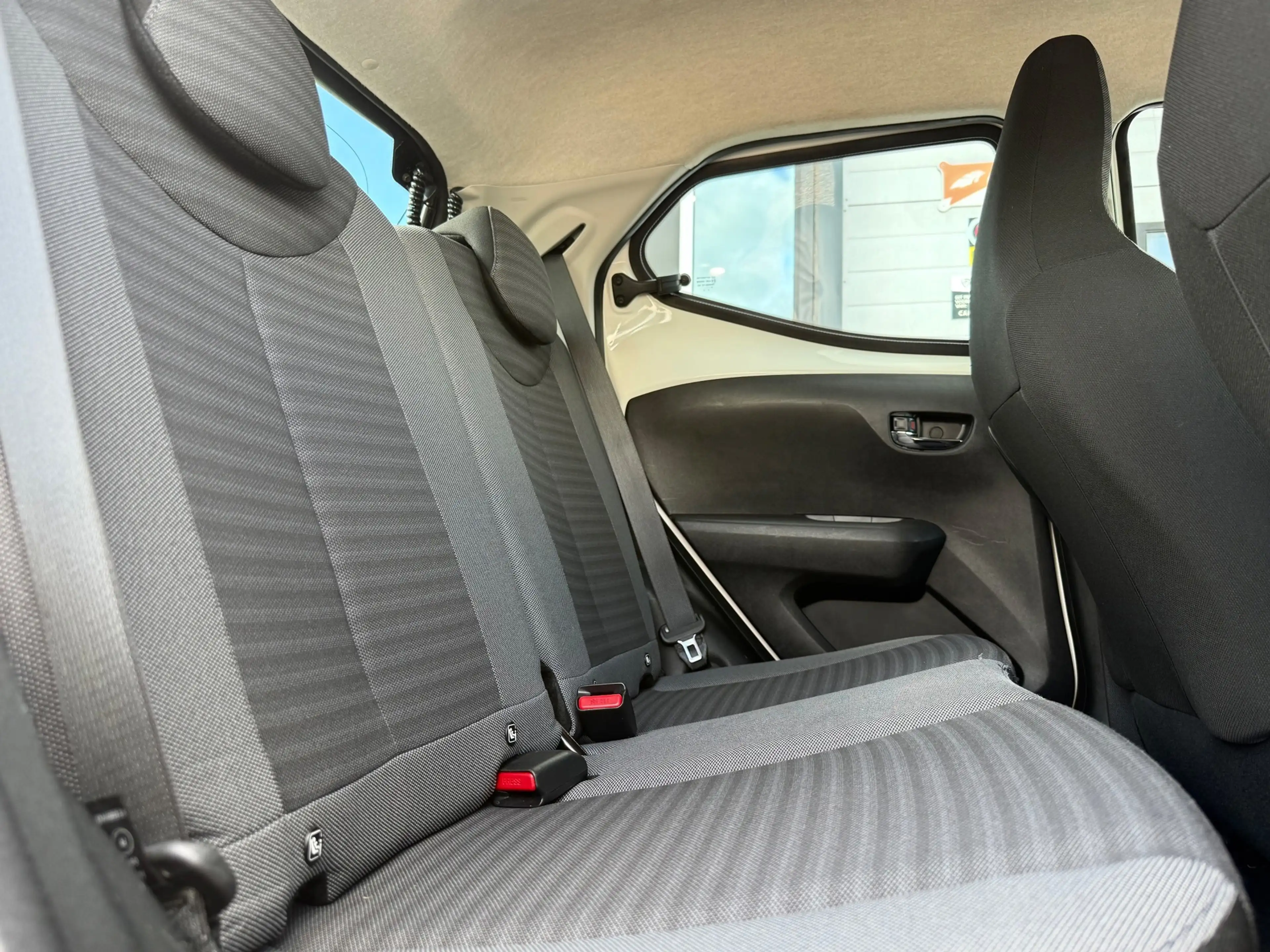 Toyota Aygo 1.0 VVT-i x-play| CARPLAY| CAMERA| NAVI — photo 21