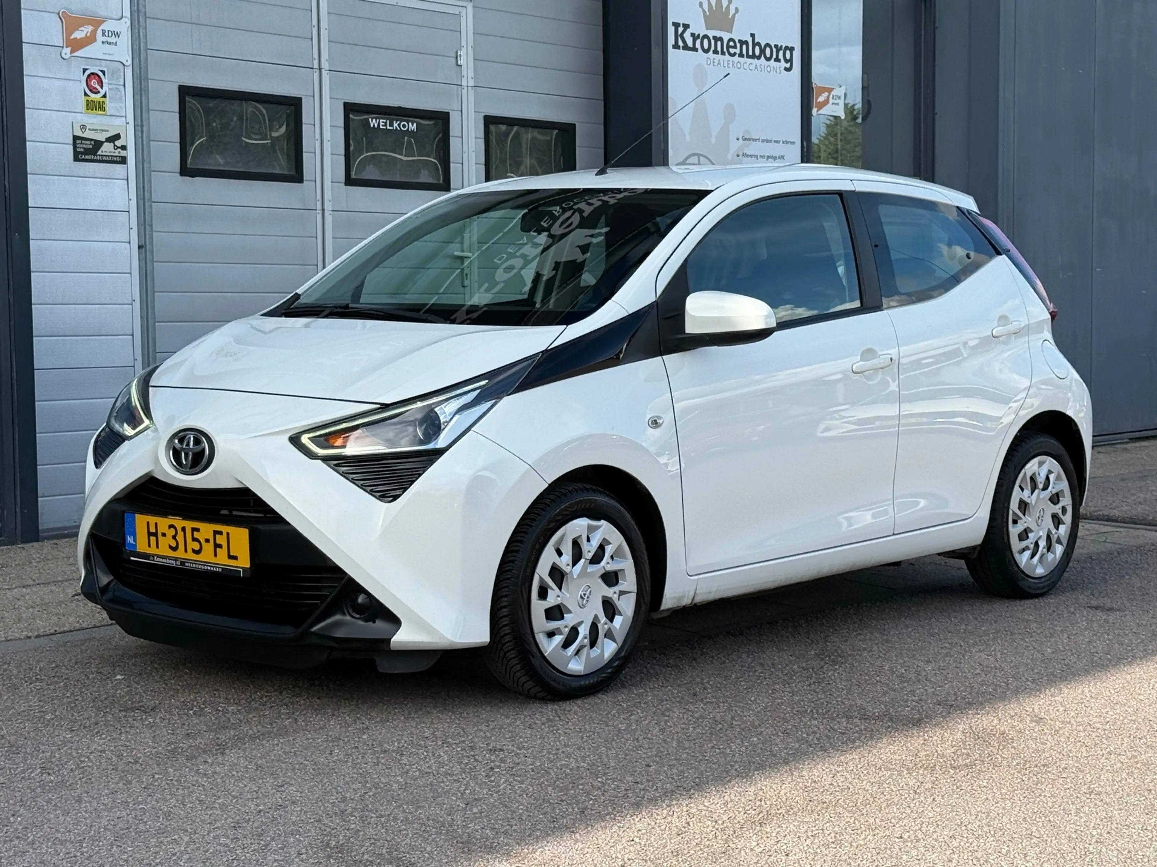 Toyota Aygo 1.0 VVT-i x-play| CARPLAY| CAMERA| NAVI — photo 3