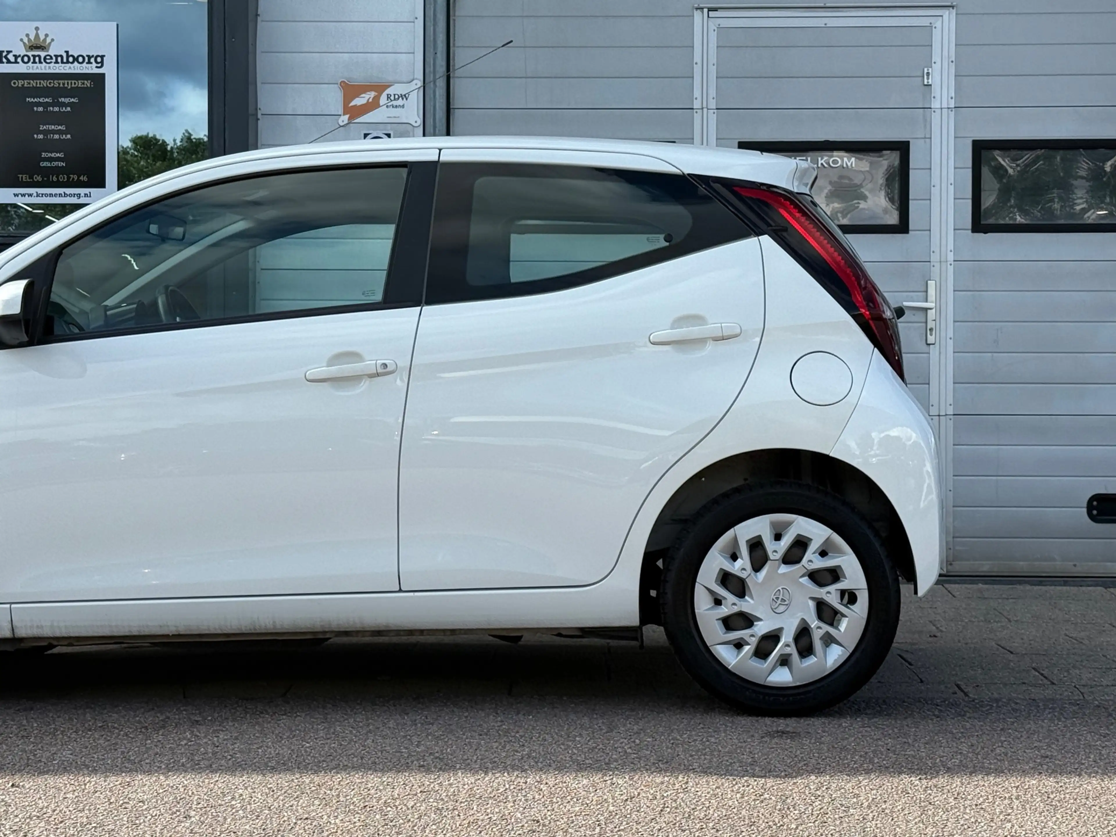 Toyota Aygo 1.0 VVT-i x-play| CARPLAY| CAMERA| NAVI — photo 12