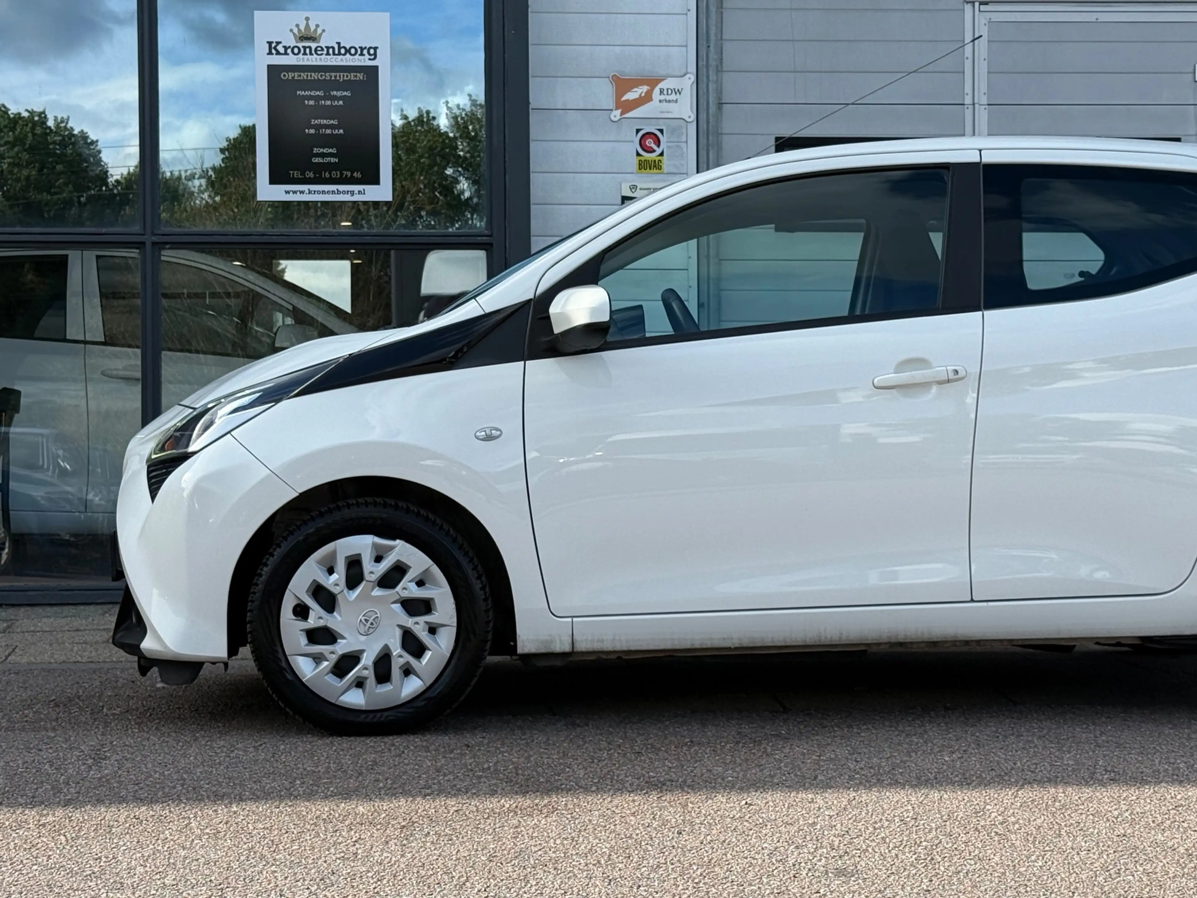 Toyota Aygo 1.0 VVT-i x-play| CARPLAY| CAMERA| NAVI — photo 11