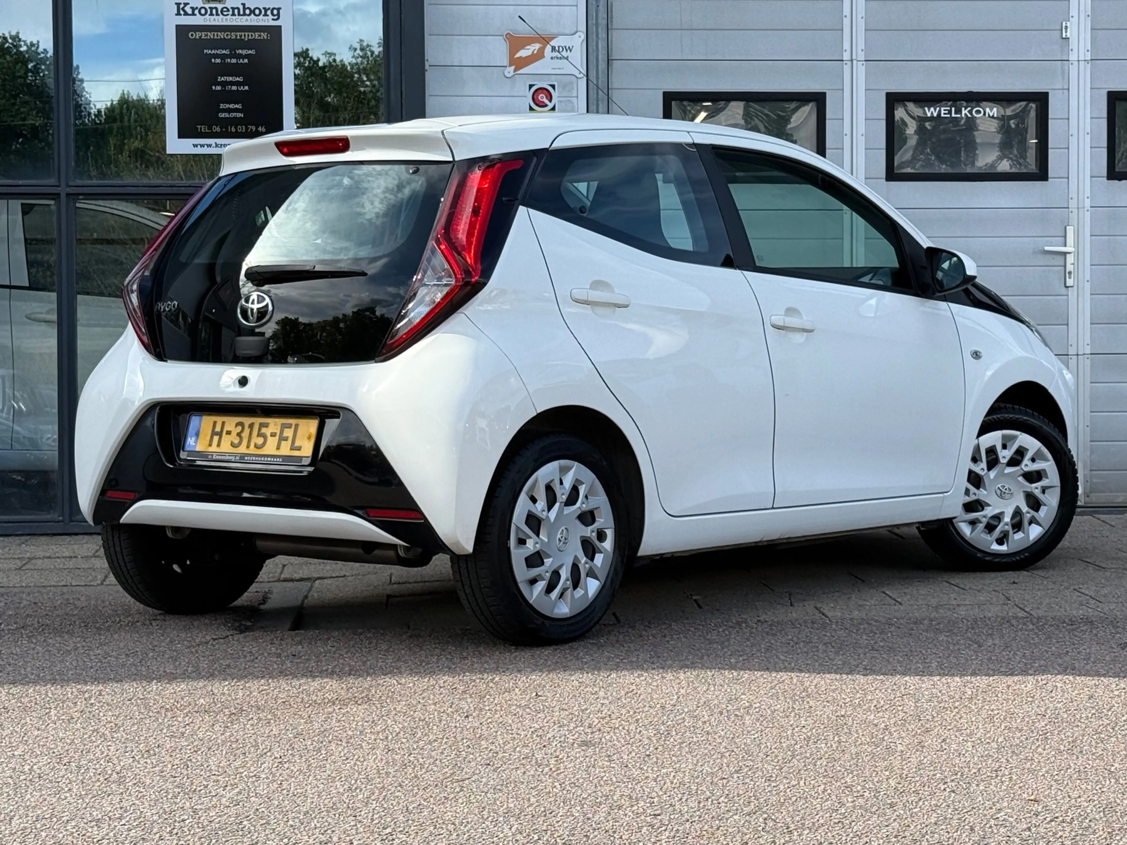 Toyota Aygo 1.0 VVT-i x-play| CARPLAY| CAMERA| NAVI — photo 2