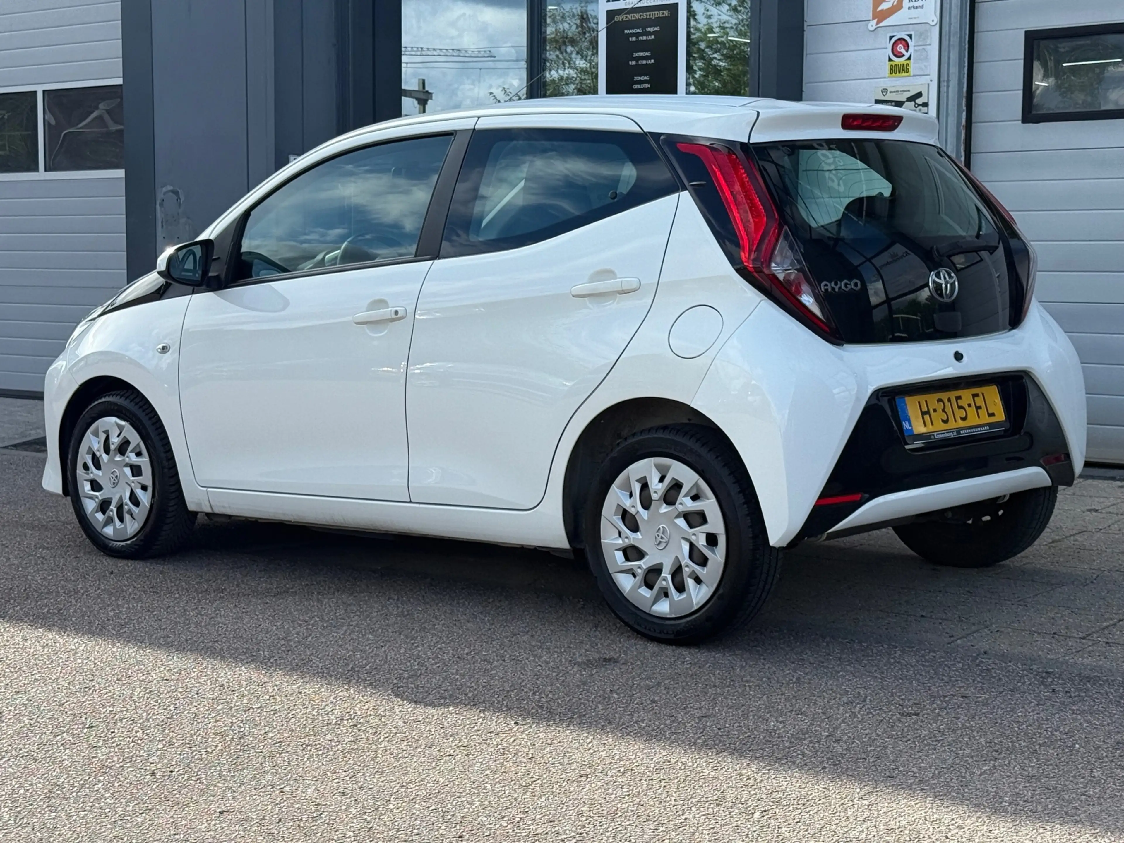 Toyota Aygo 1.0 VVT-i x-play| CARPLAY| CAMERA| NAVI — photo 13