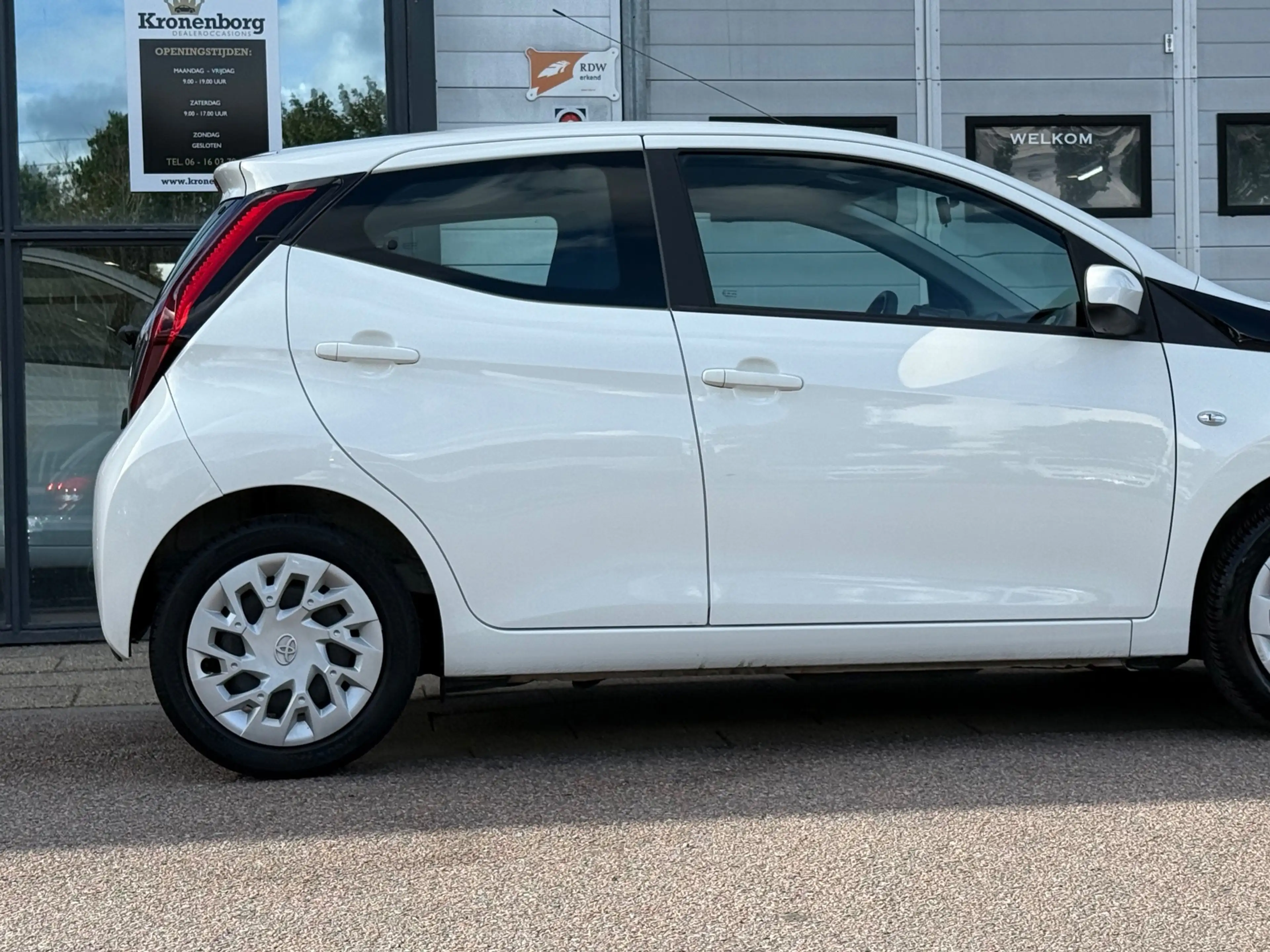 Toyota Aygo 1.0 VVT-i x-play| CARPLAY| CAMERA| NAVI — photo 15
