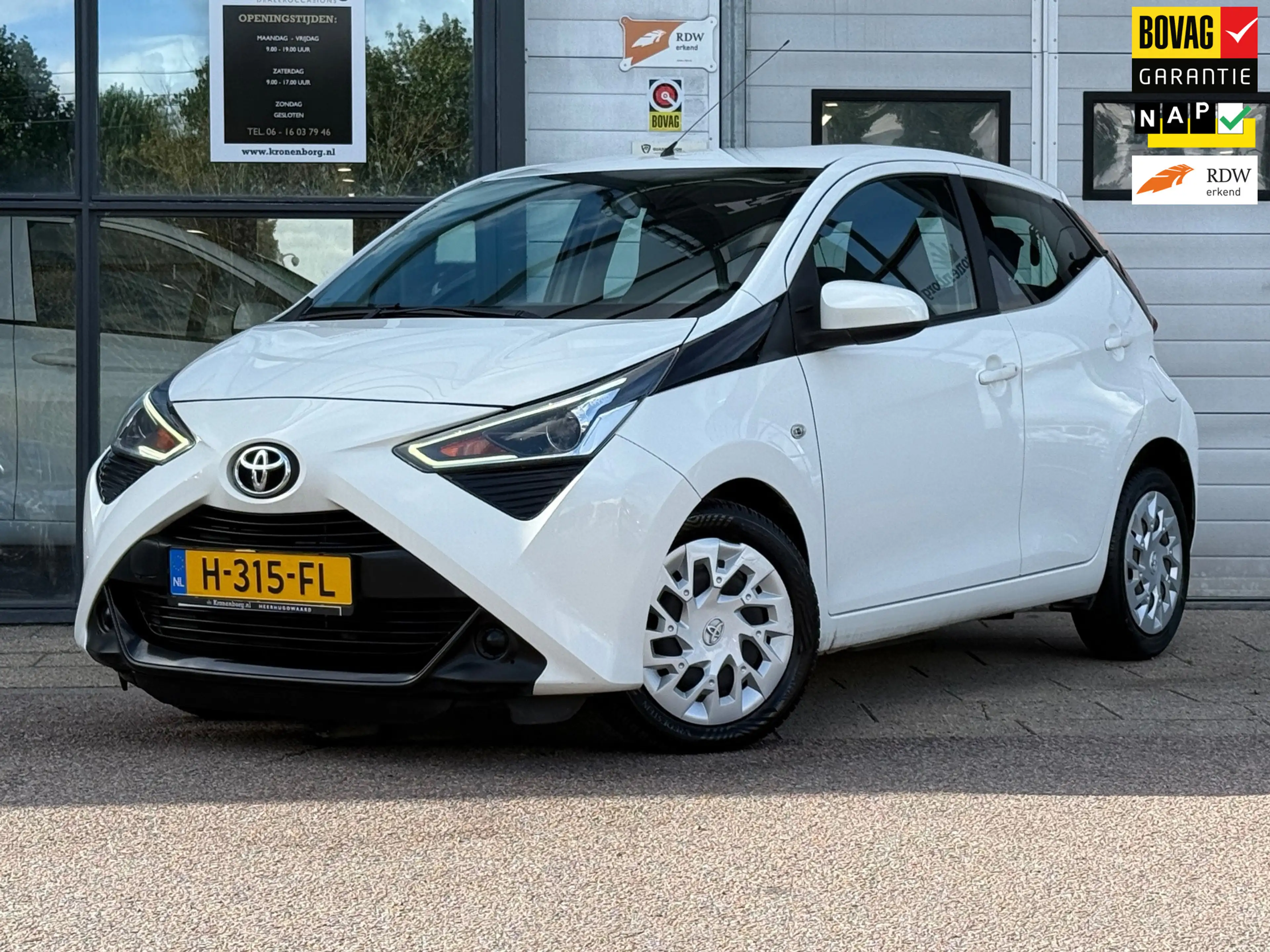 Toyota Aygo 1.0 VVT-i x-play| CARPLAY| CAMERA| NAVI