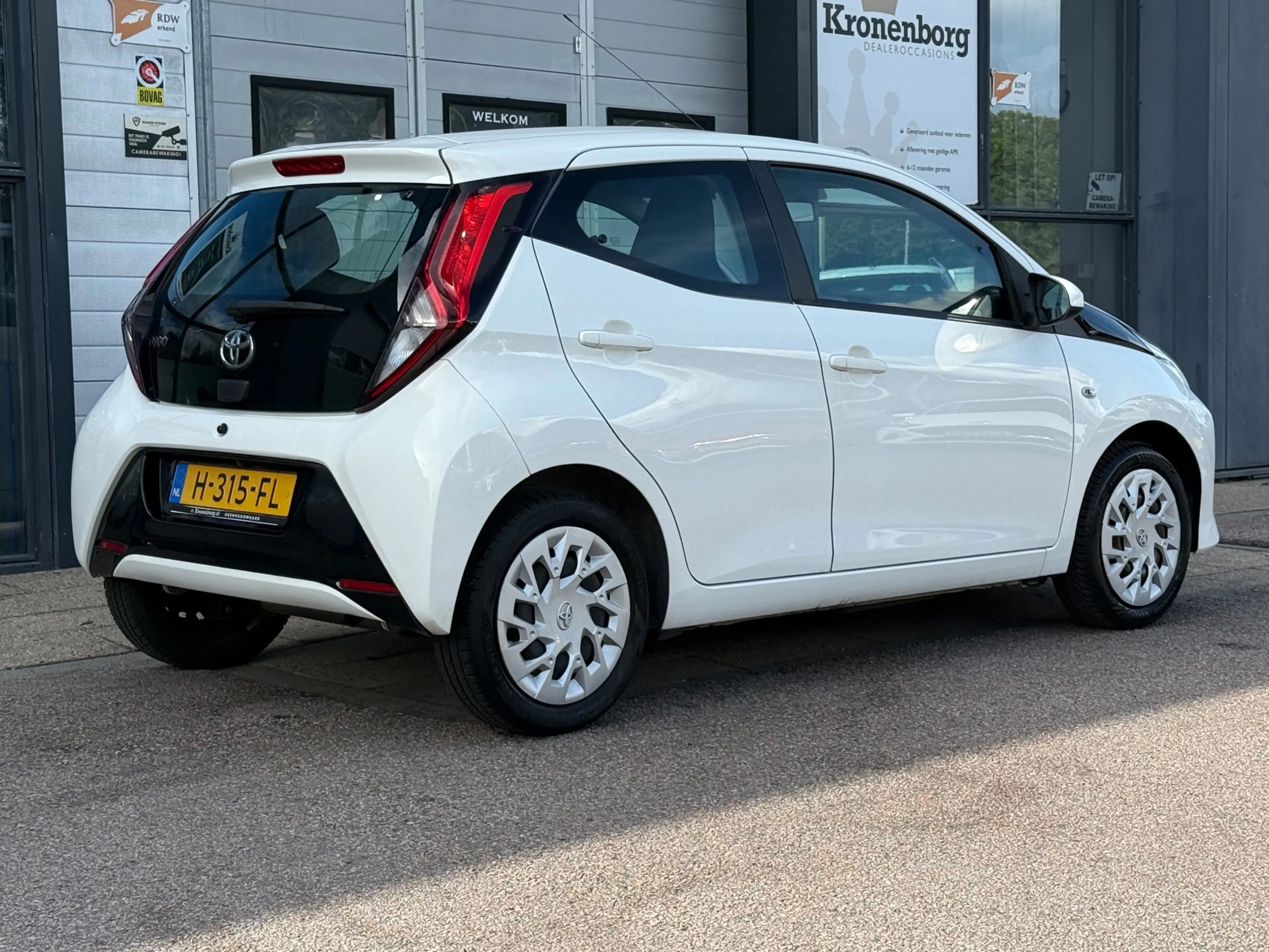 Toyota Aygo 1.0 VVT-i x-play| CARPLAY| CAMERA| NAVI — photo 14