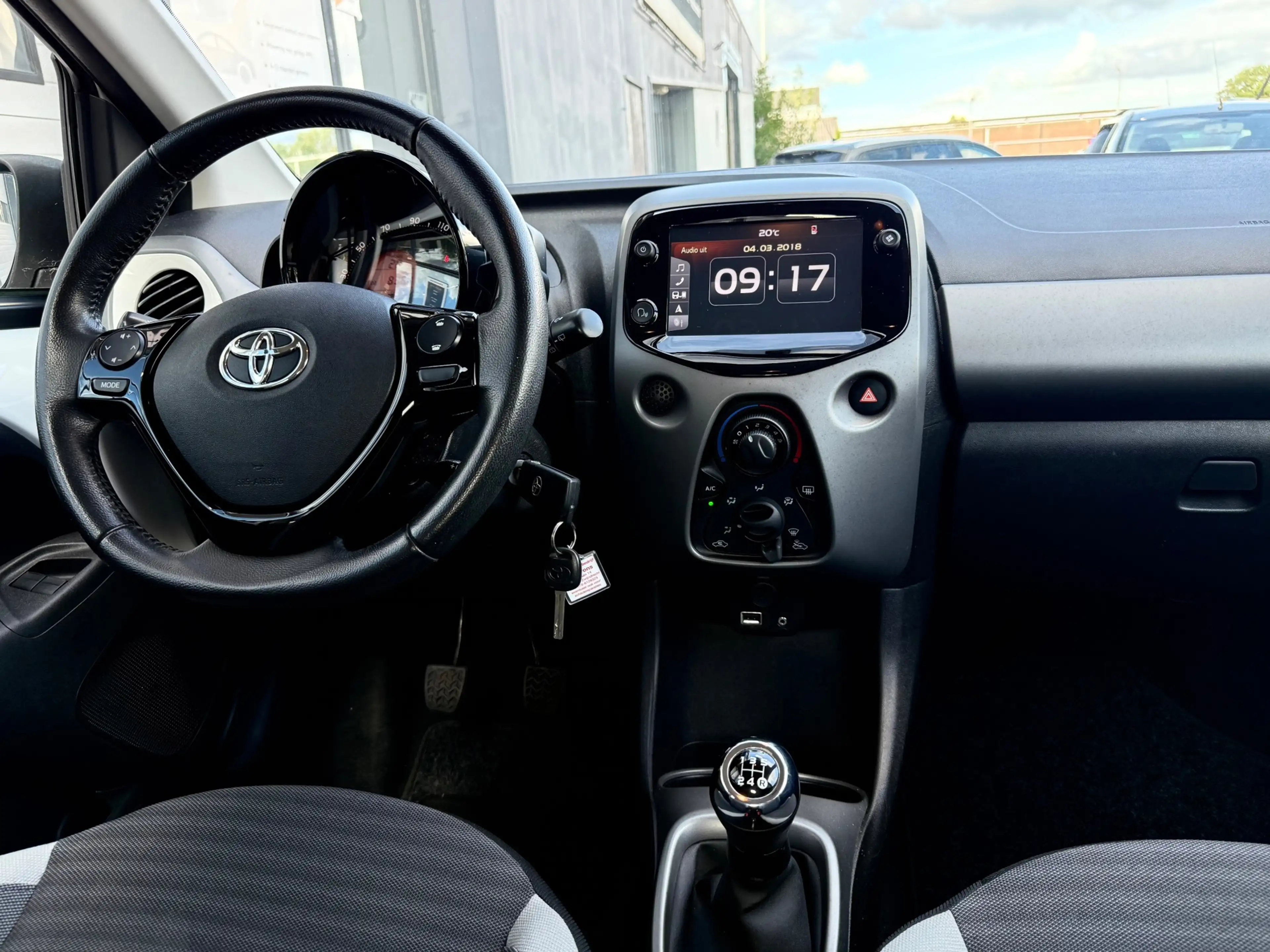 Toyota Aygo 1.0 VVT-i x-play| CARPLAY| CAMERA| NAVI — photo 18
