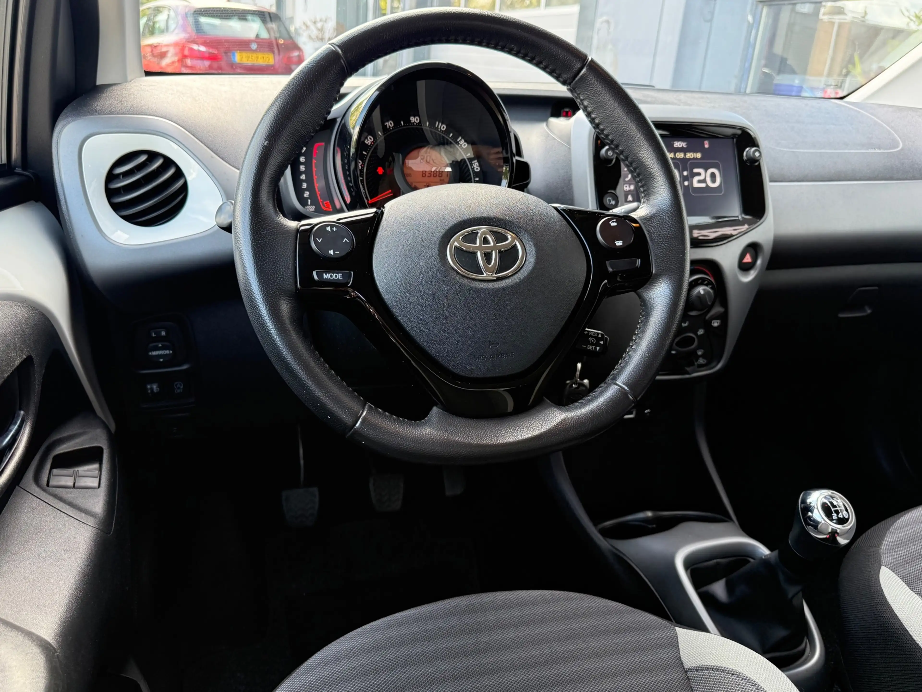 Toyota Aygo 1.0 VVT-i x-play| CARPLAY| CAMERA| NAVI — photo 4