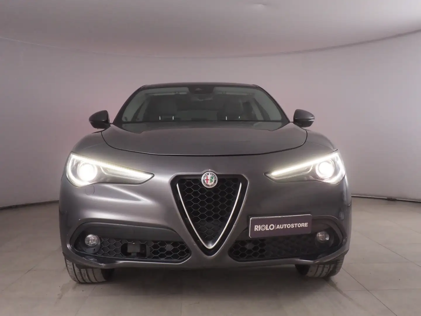 Alfa Romeo Stelvio 2.2 Turbo Ti Grigio - 2