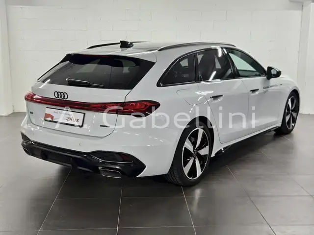 Audi A5 view 4