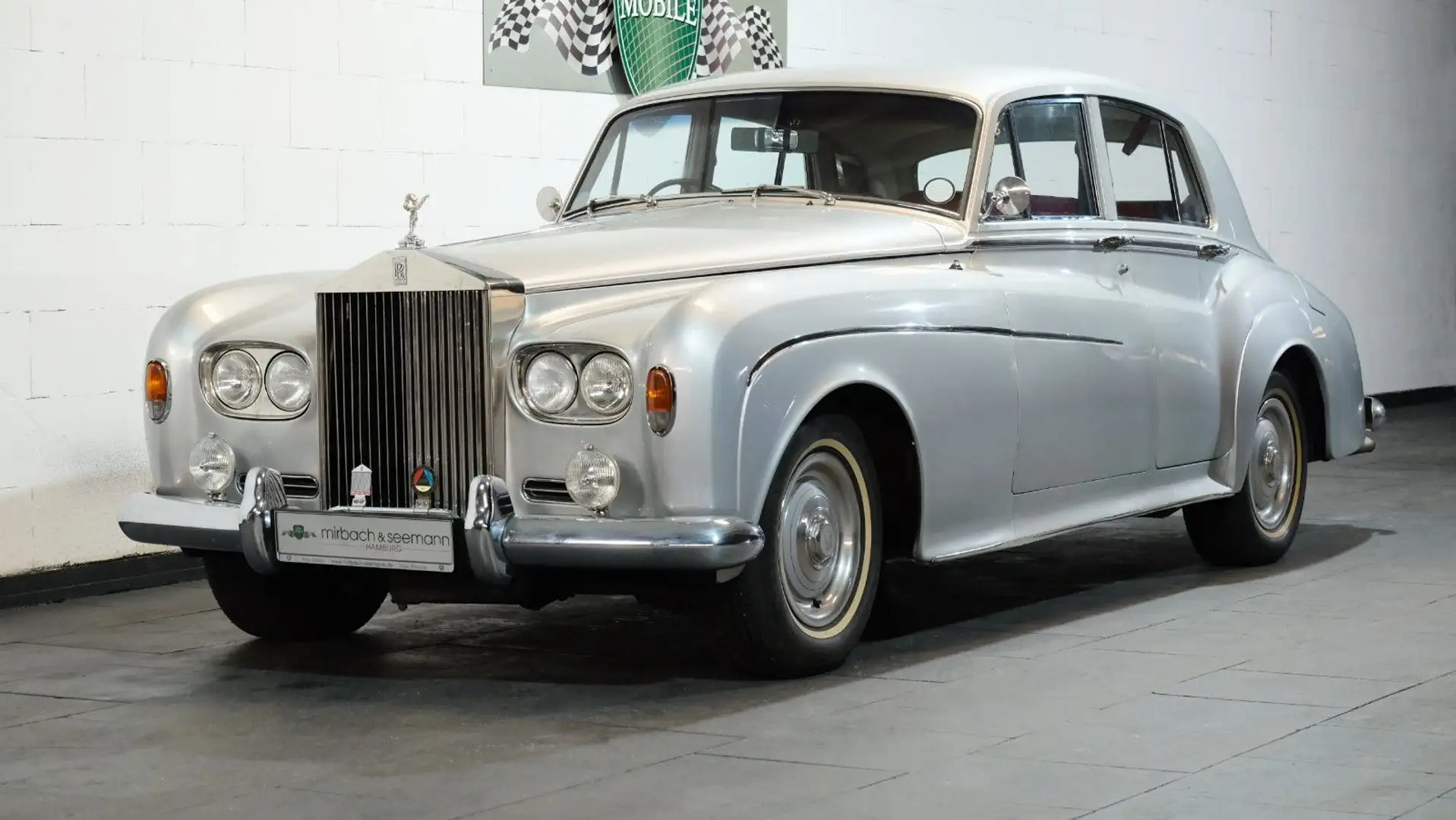 Rolls-Royce Cloud III Stříbrná - 1