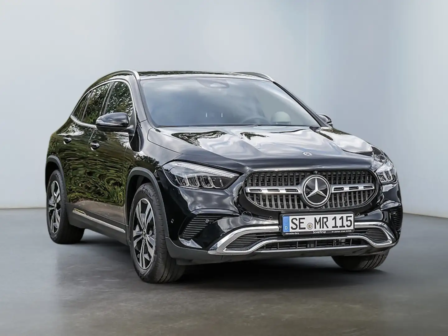 Mercedes-Benz GLA 200 PROGRESSIVE SPUR DISTR PANO AHK 360 PDC Schwarz - 2