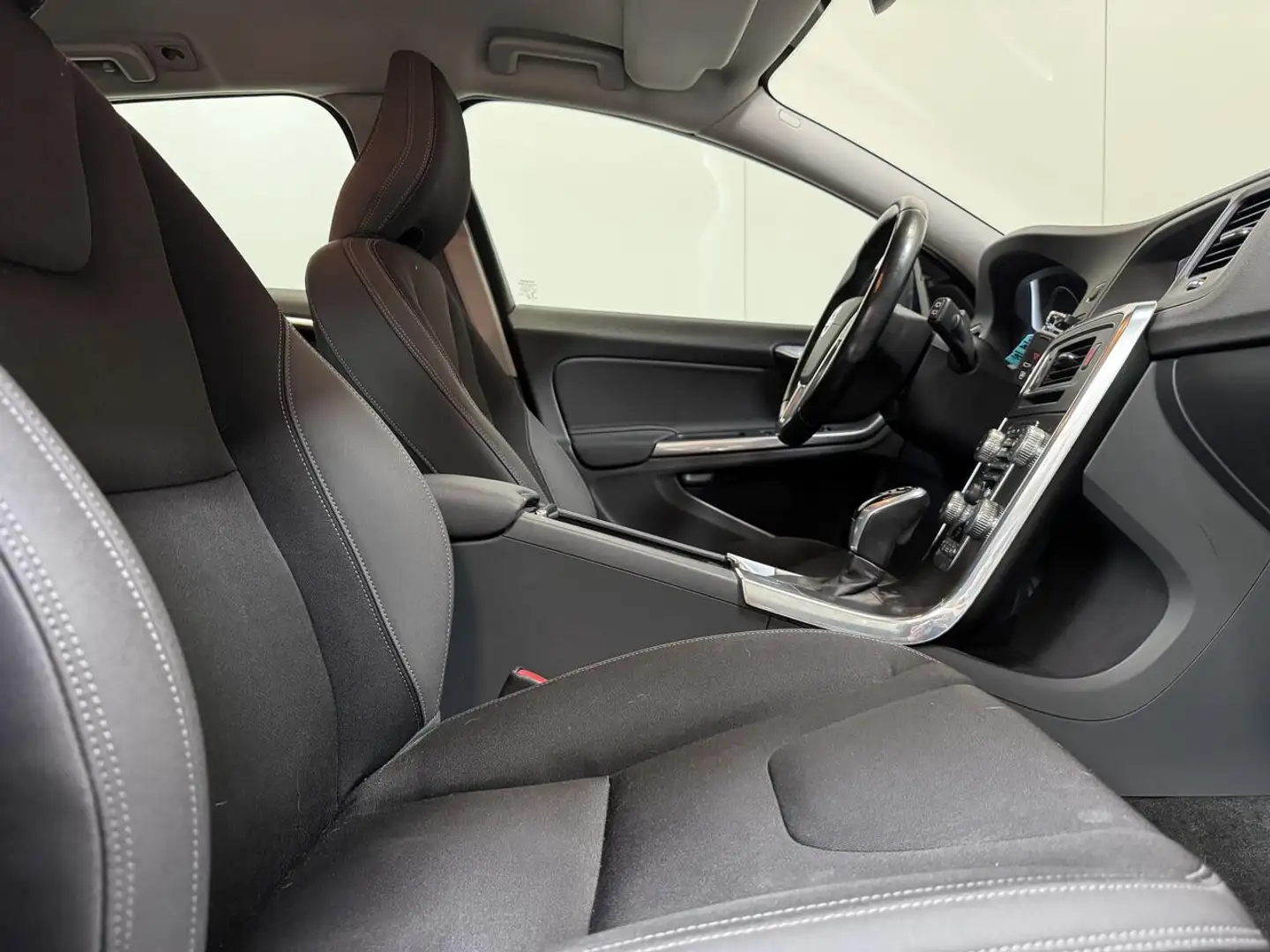 Volvo V60 1.6 Benzine T3 - GPS - Airco - Topstaat! Noir - 2