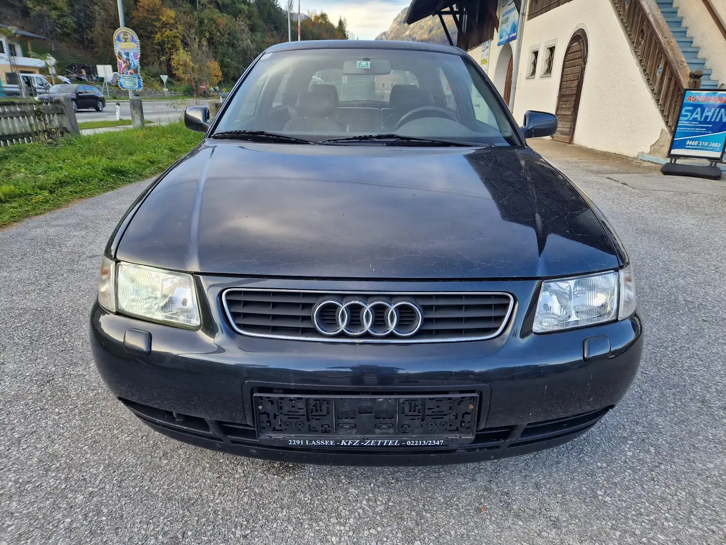 Audi A3 1,8 Ambiente Aut. - 2