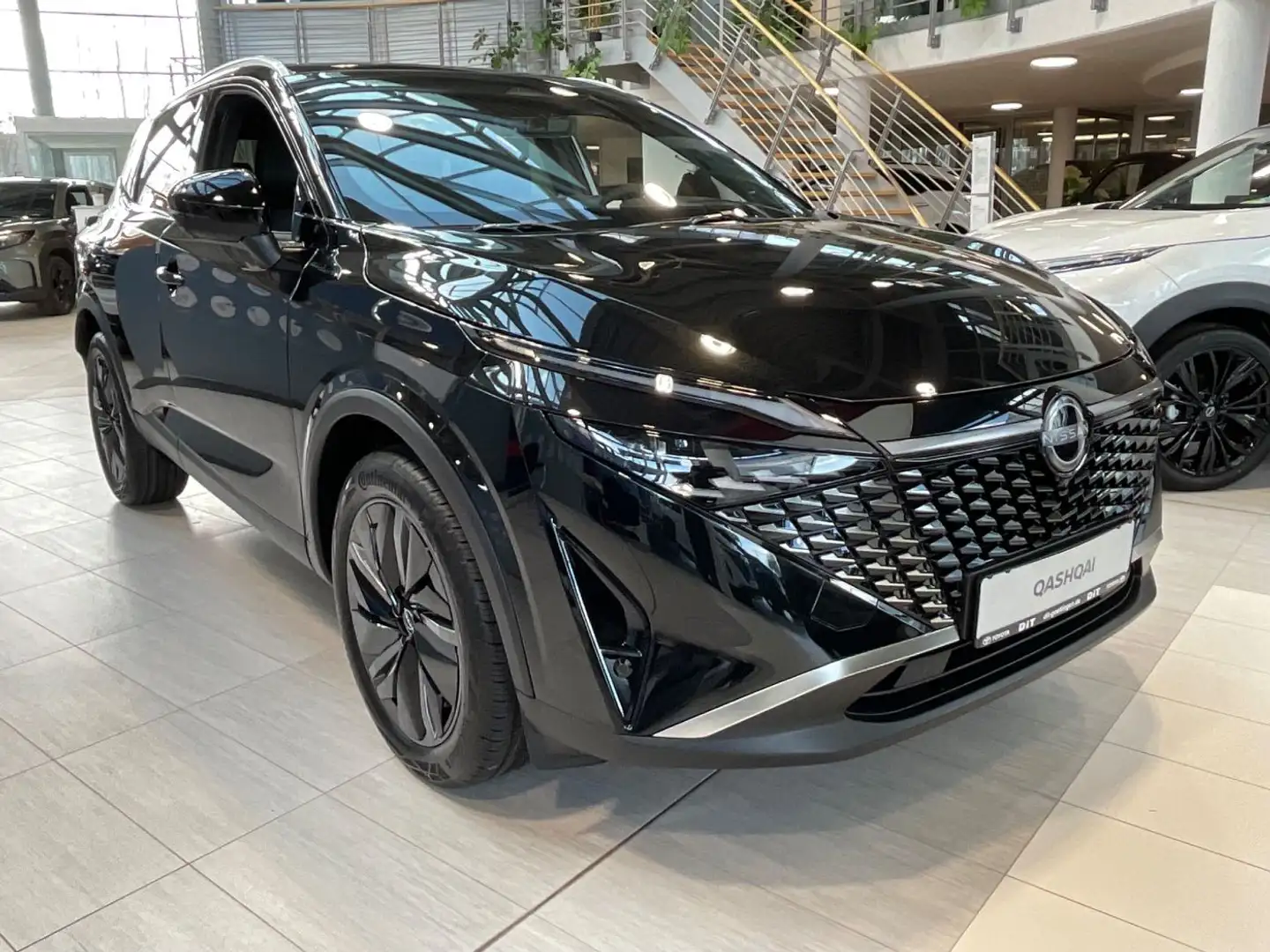 Nissan Qashqai 1.3 DIG-T MHEV Tekna ACC+LED+Bose+Pano Schwarz - 2