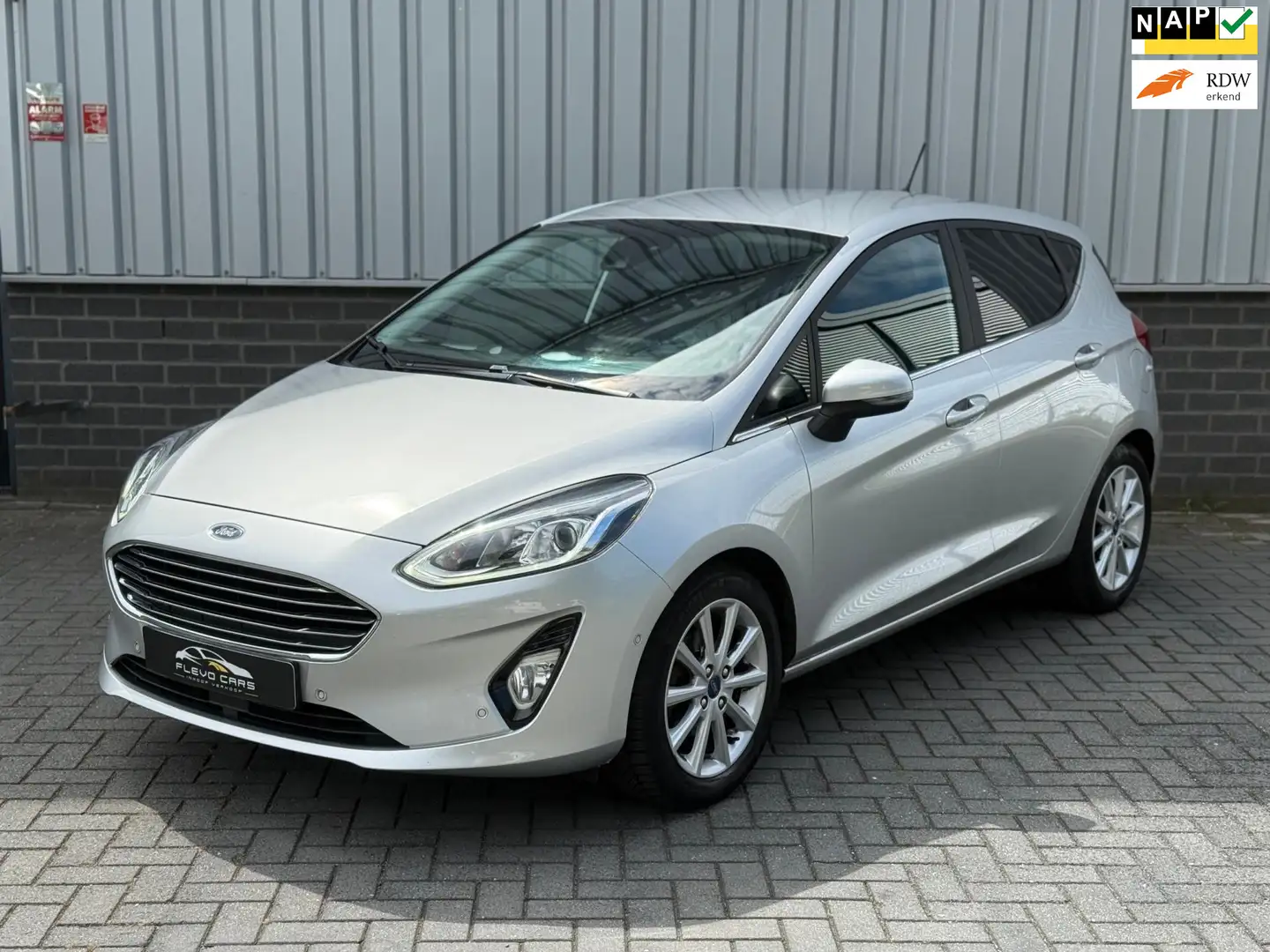 Ford Fiesta 1.0 EcoBoost Titanium |Navi|Carplay|Camera|B&O|PDC Grijs - 1