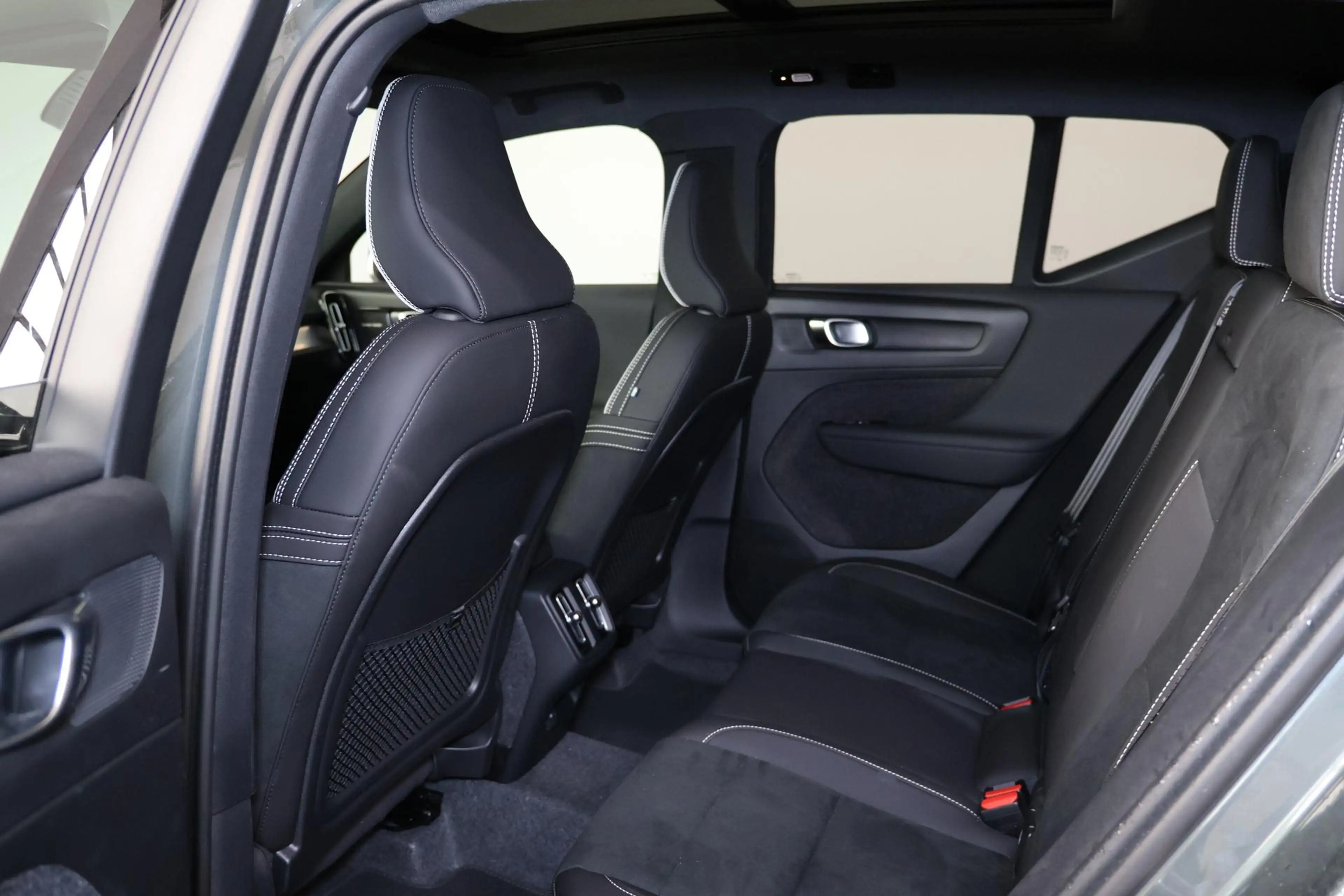 Volvo XC40 B4 Plus Dark - Panorama/schuifdak - IntelliSafe As — photo 15