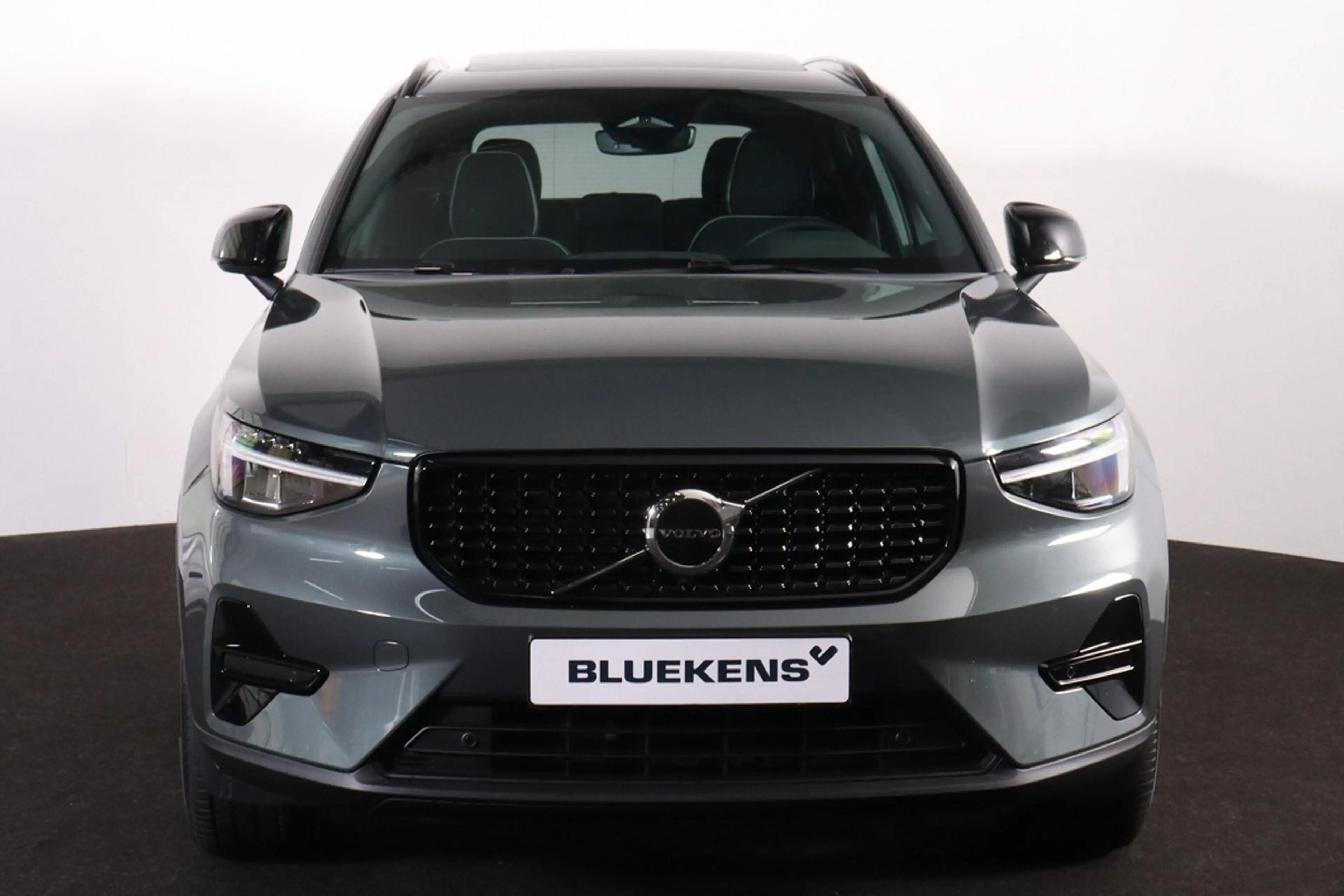 Volvo XC40 B4 Plus Dark - Panorama/schuifdak - IntelliSafe As — photo 2
