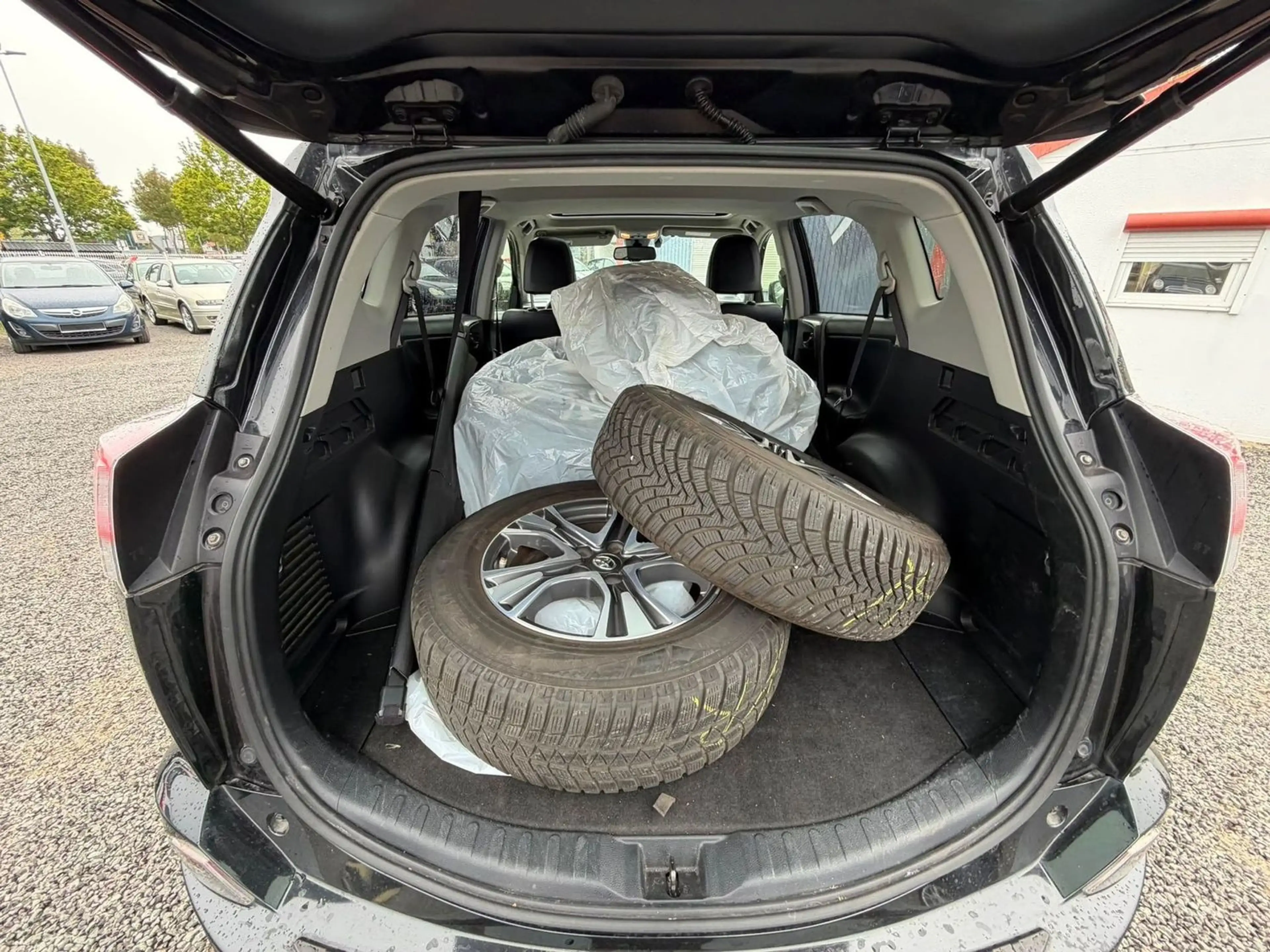 Toyota RAV 4 Hybrid Executive aus Rentnerhand Navi Leder Kamer — photo 23