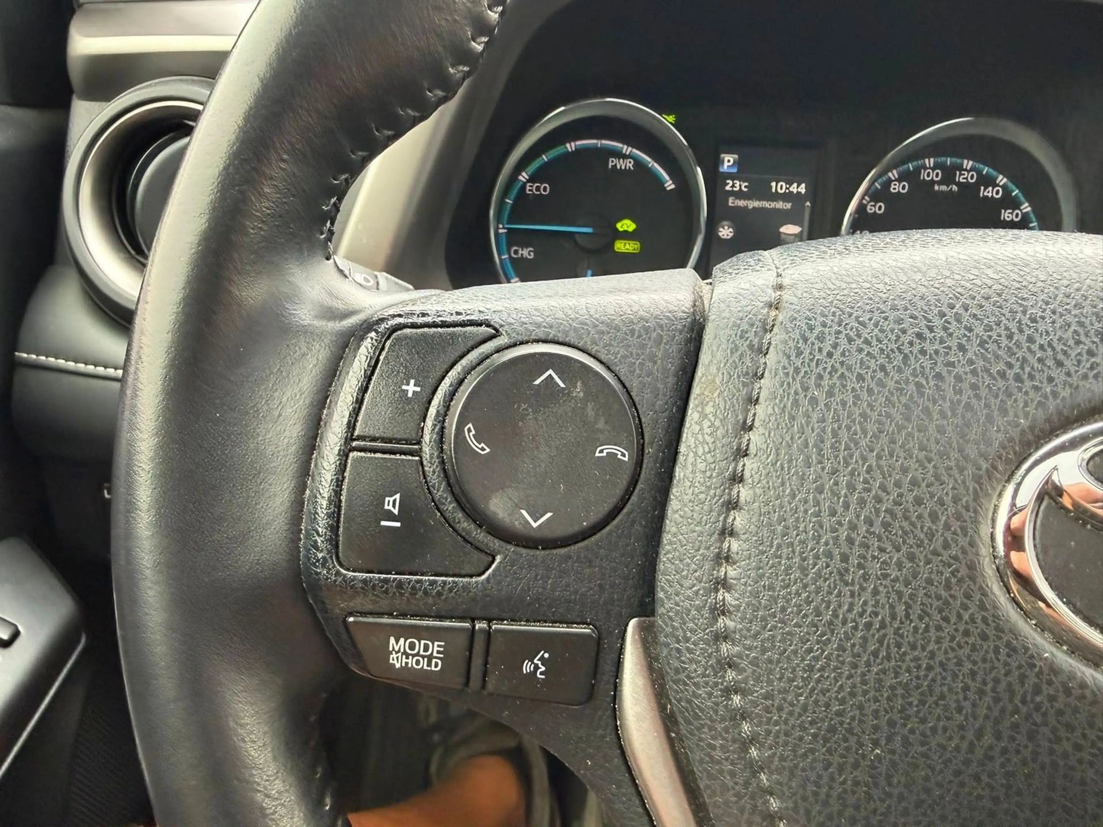 Toyota RAV 4 Hybrid Executive aus Rentnerhand Navi Leder Kamer — photo 12