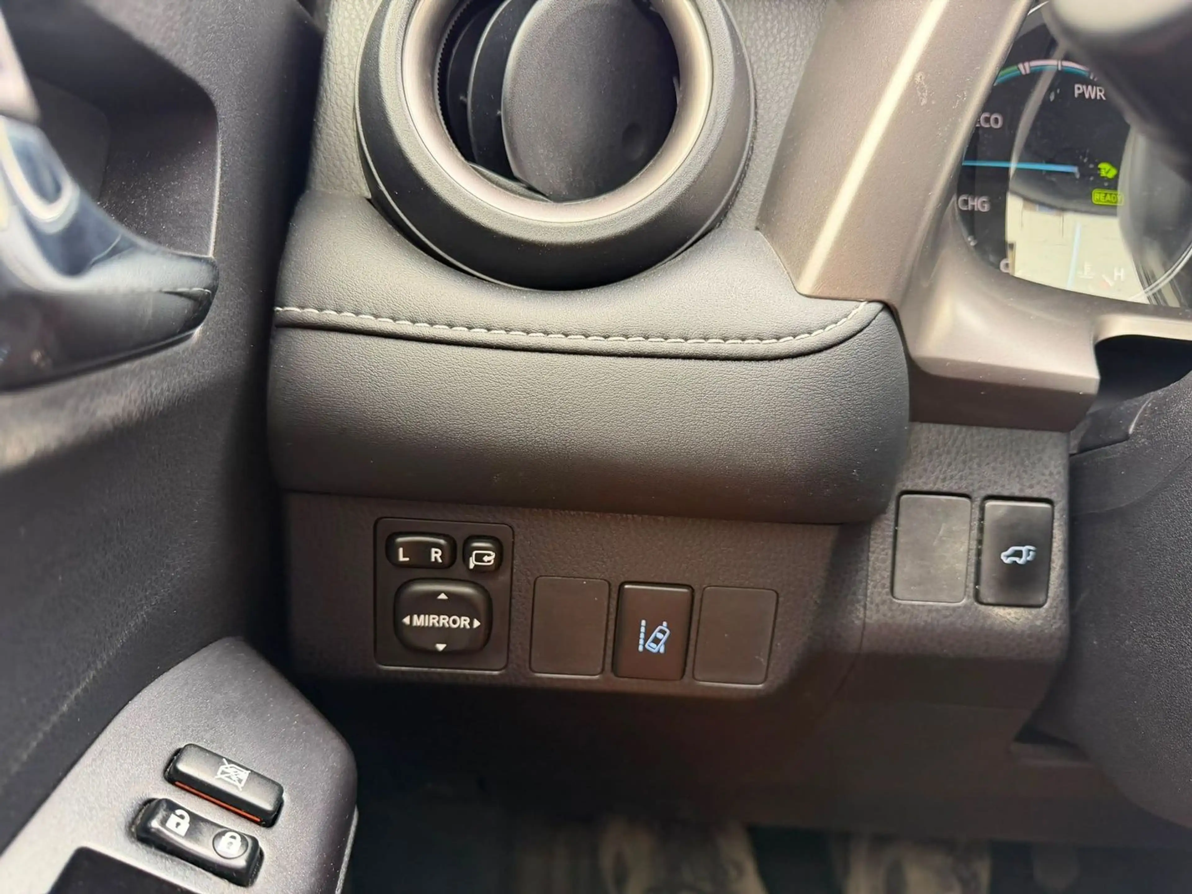 Toyota RAV 4 Hybrid Executive aus Rentnerhand Navi Leder Kamer — photo 14