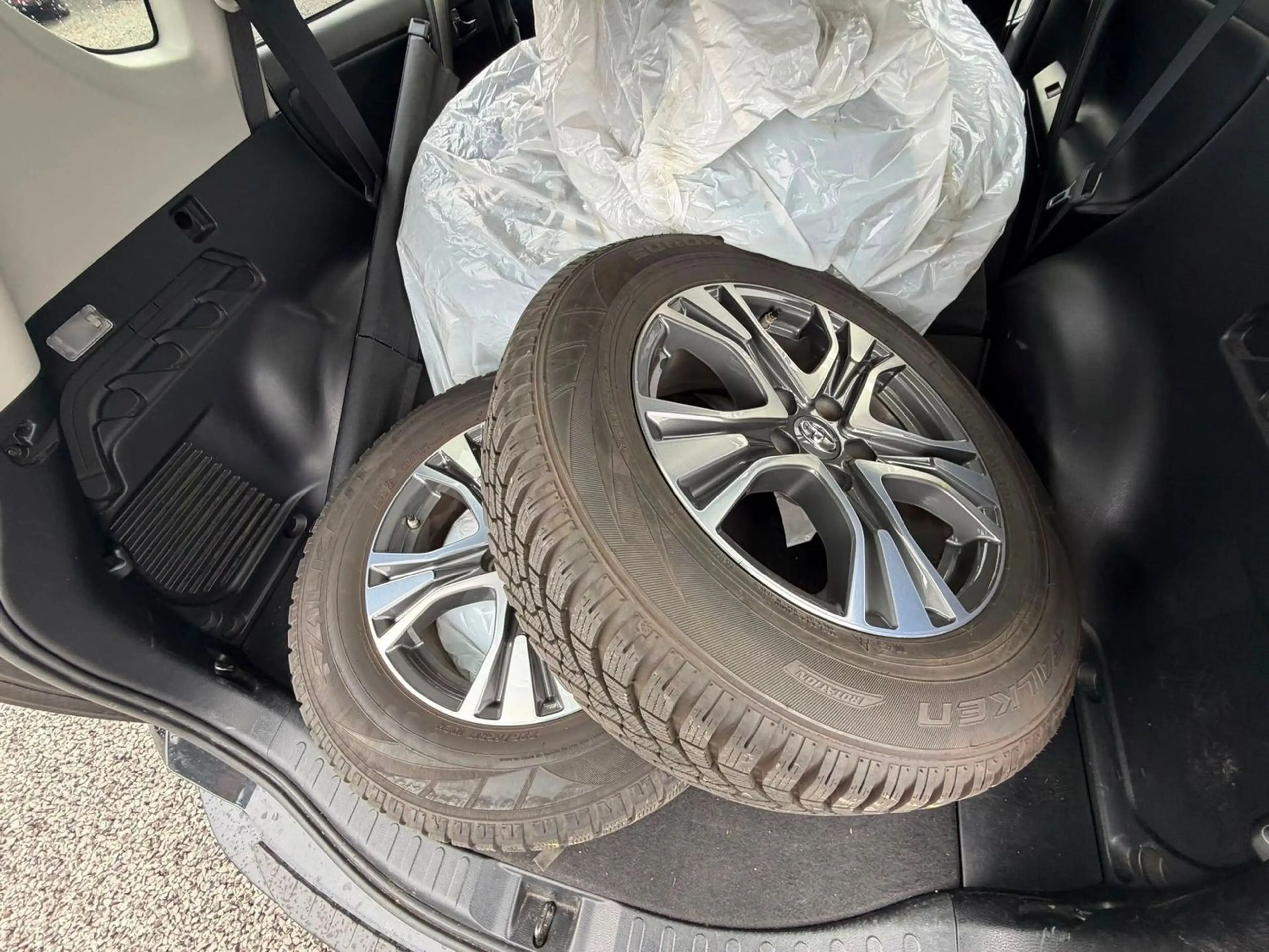 Toyota RAV 4 Hybrid Executive aus Rentnerhand Navi Leder Kamer — photo 24