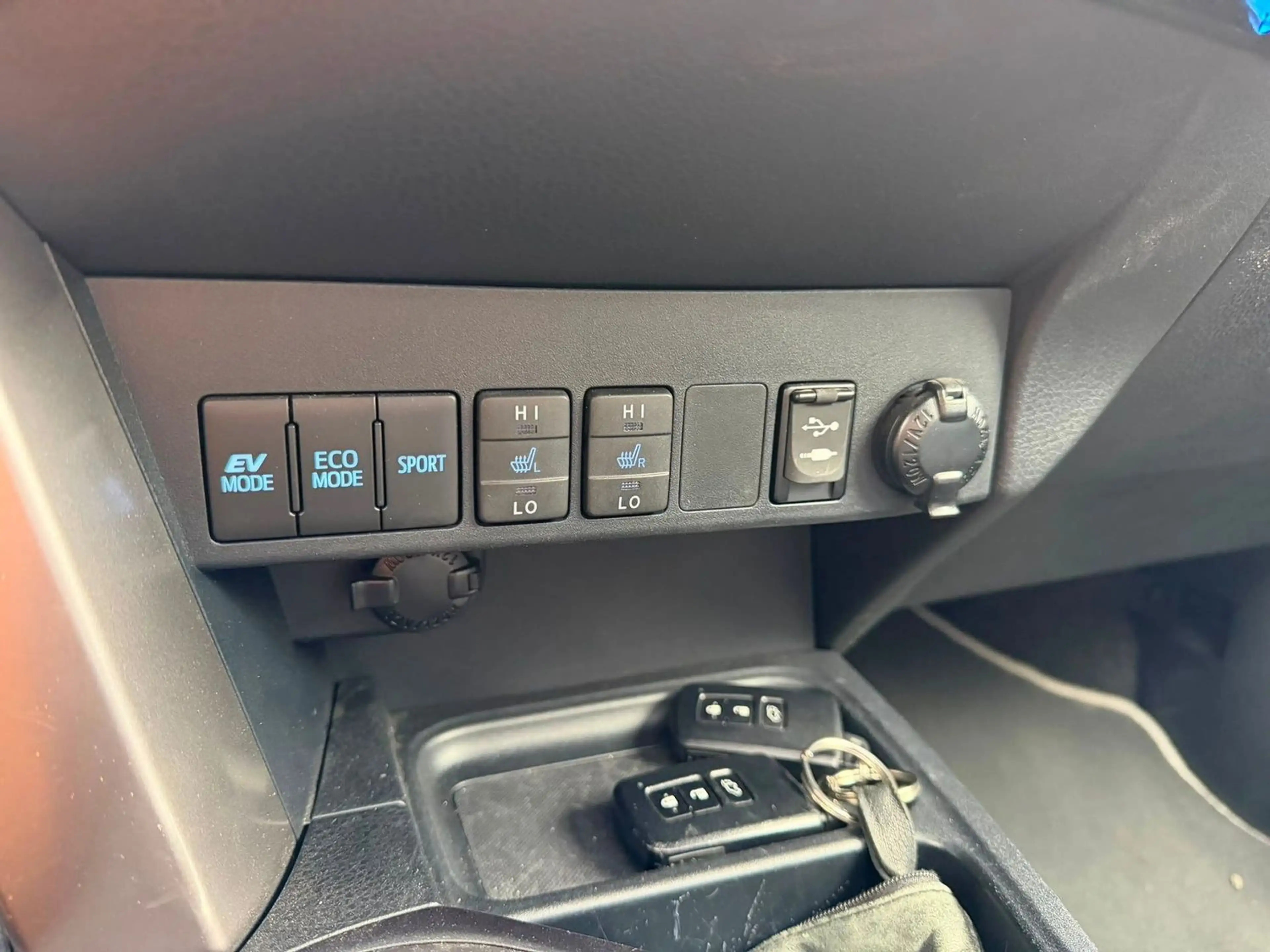 Toyota RAV 4 Hybrid Executive aus Rentnerhand Navi Leder Kamer — photo 18