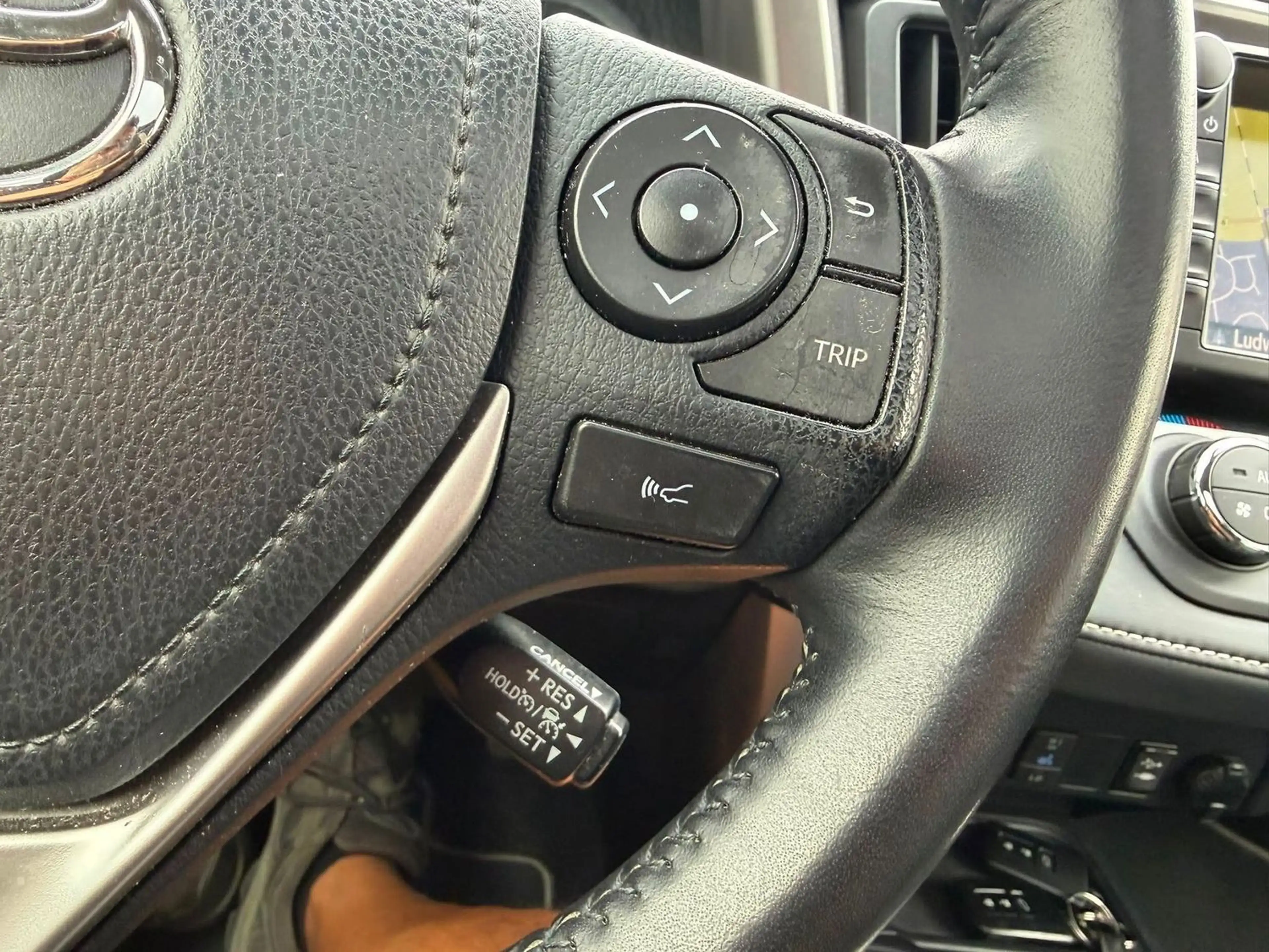 Toyota RAV 4 Hybrid Executive aus Rentnerhand Navi Leder Kamer — photo 13