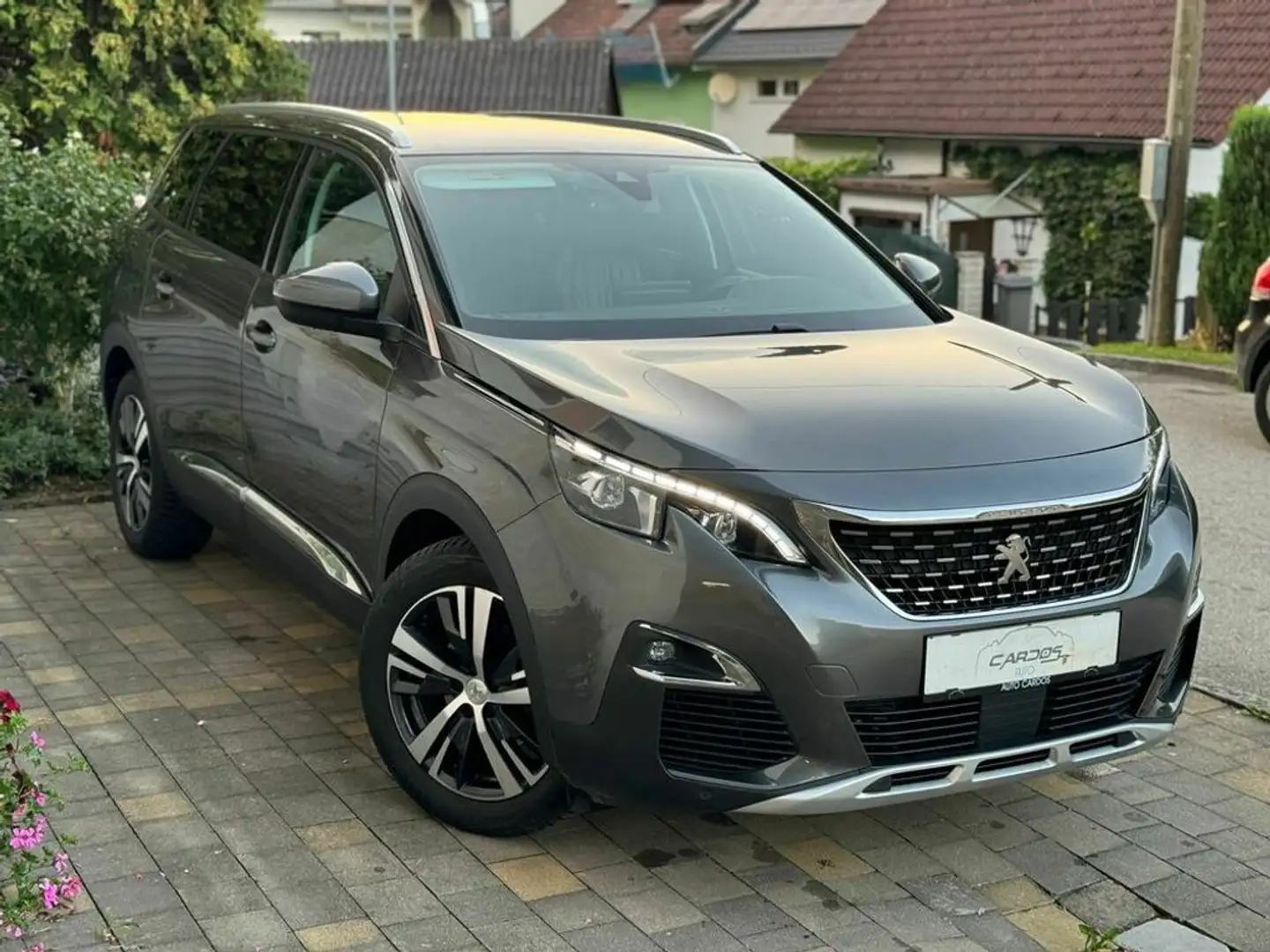 Peugeot 5008 Allure 7 Sitze Top Ausstattung Grau - 1