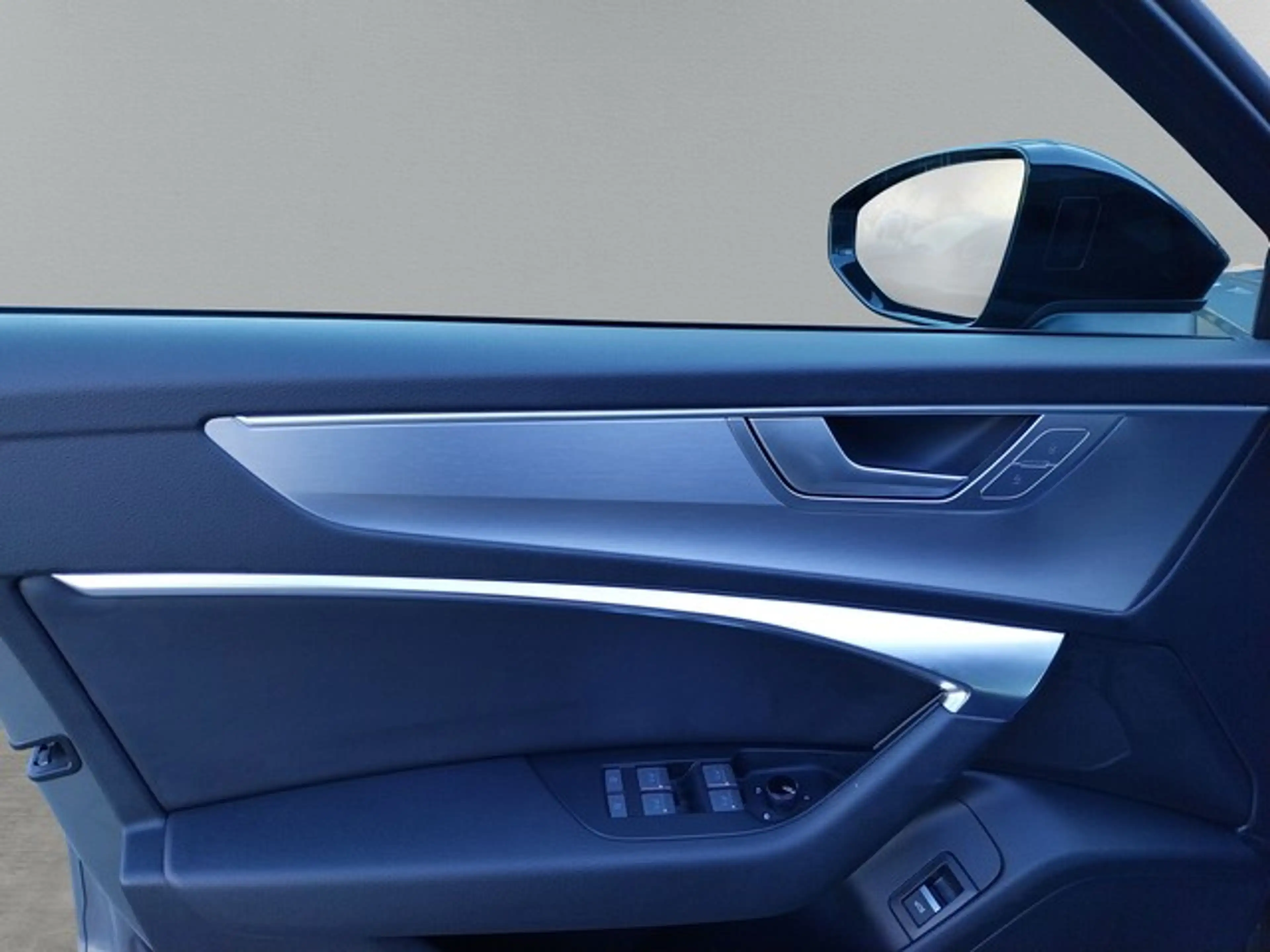 Audi A6 Avant S line 45TFSI quattro Matrix Navi 21" — photo 13