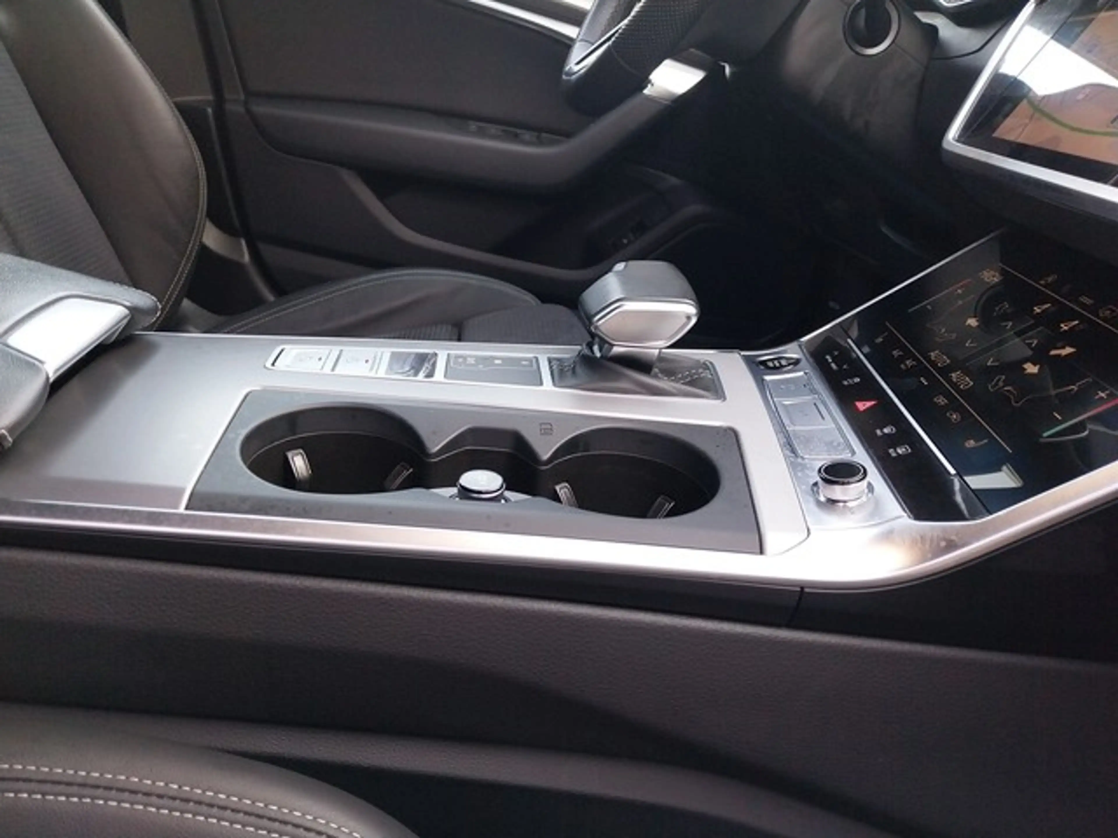 Audi A6 Avant S line 45TFSI quattro Matrix Navi 21" — photo 11