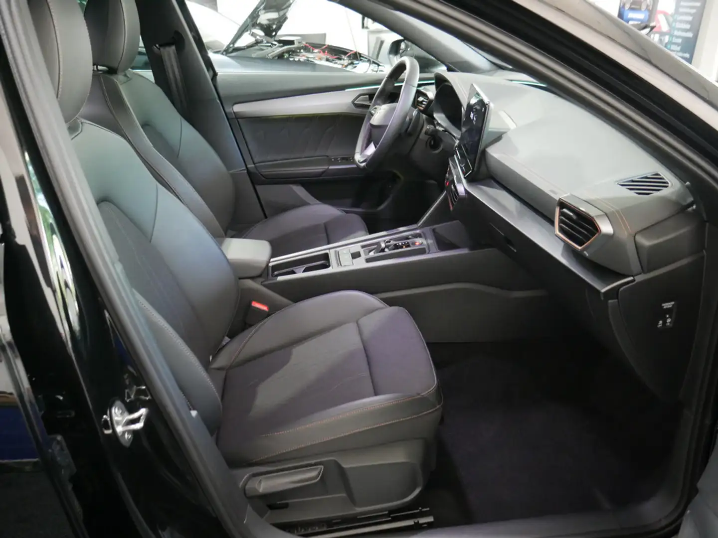 CUPRA Formentor 1.5 TSI DSG KAMERA NAVI AHK ACC LED Schwarz - 2