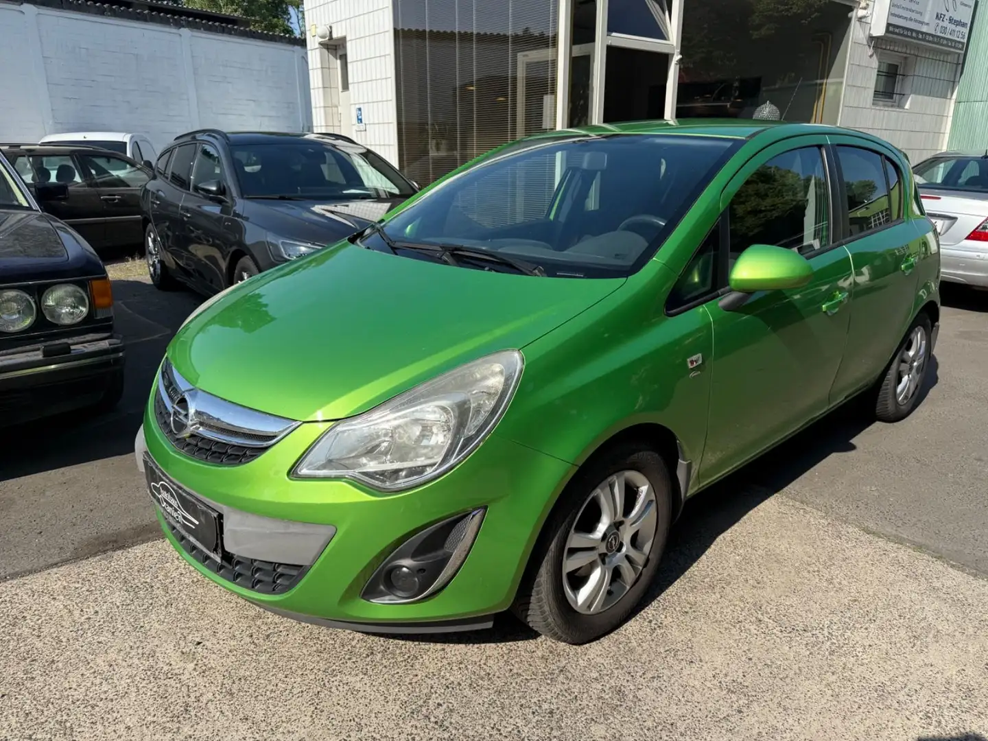 Opel Corsa D Satellite,1.BESITZ,KLIMA,ALU,TÜV 10/2026 Grün - 1