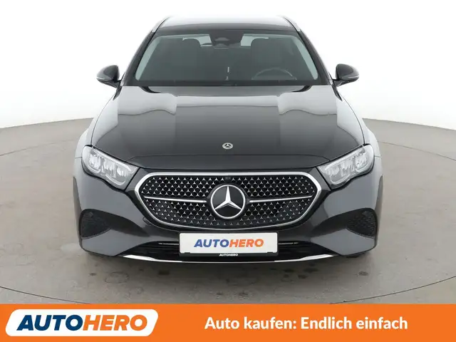 Mercedes-Benz 300 view 9