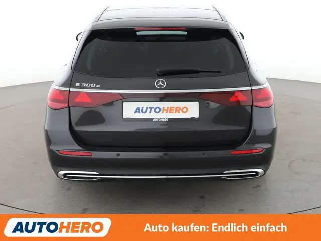 Mercedes-Benz 300 view 5