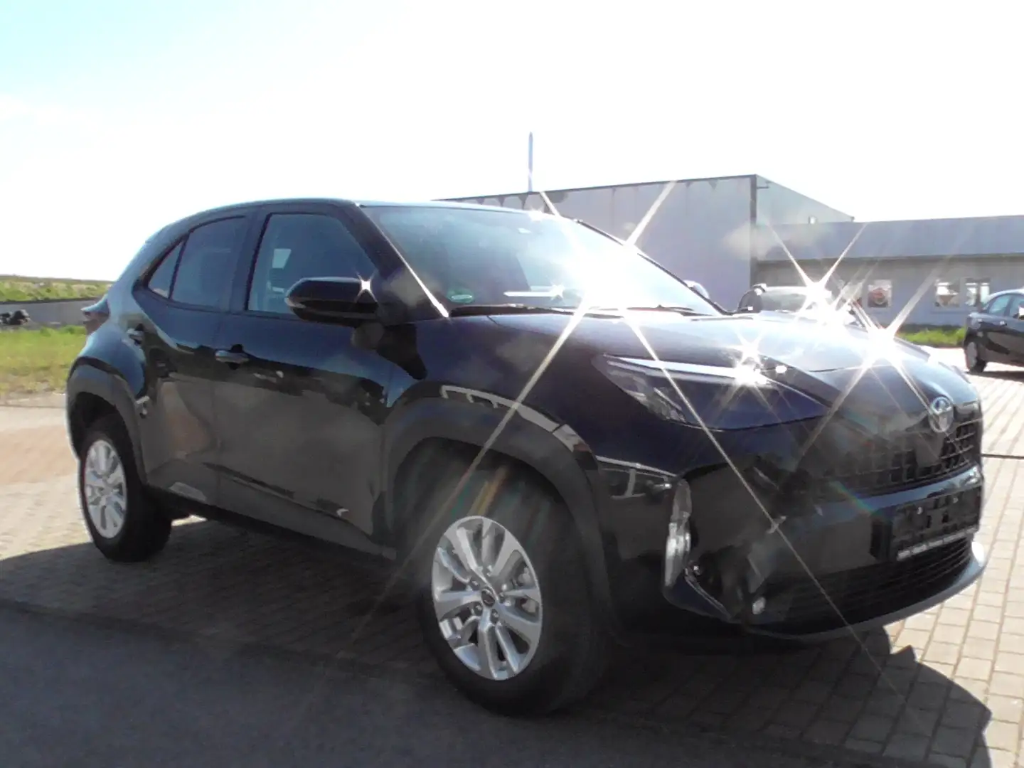 Toyota Yaris Hybrid Automatik,Navi,Alu,ZV,5-türig,elektr.-FH Noir - 1