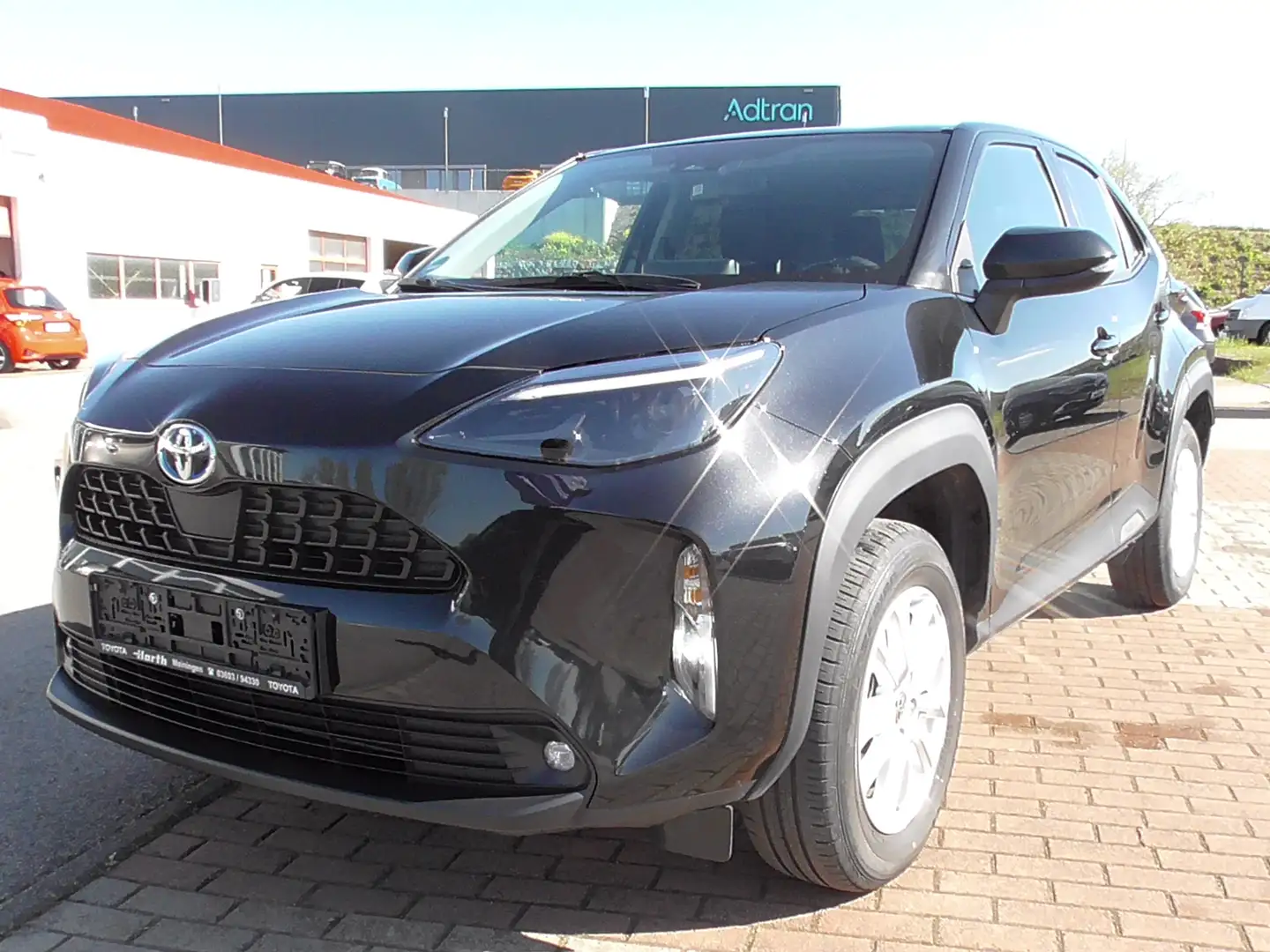 Toyota Yaris Hybrid Automatik,Navi,Alu,ZV,5-türig,elektr.-FH Noir - 2
