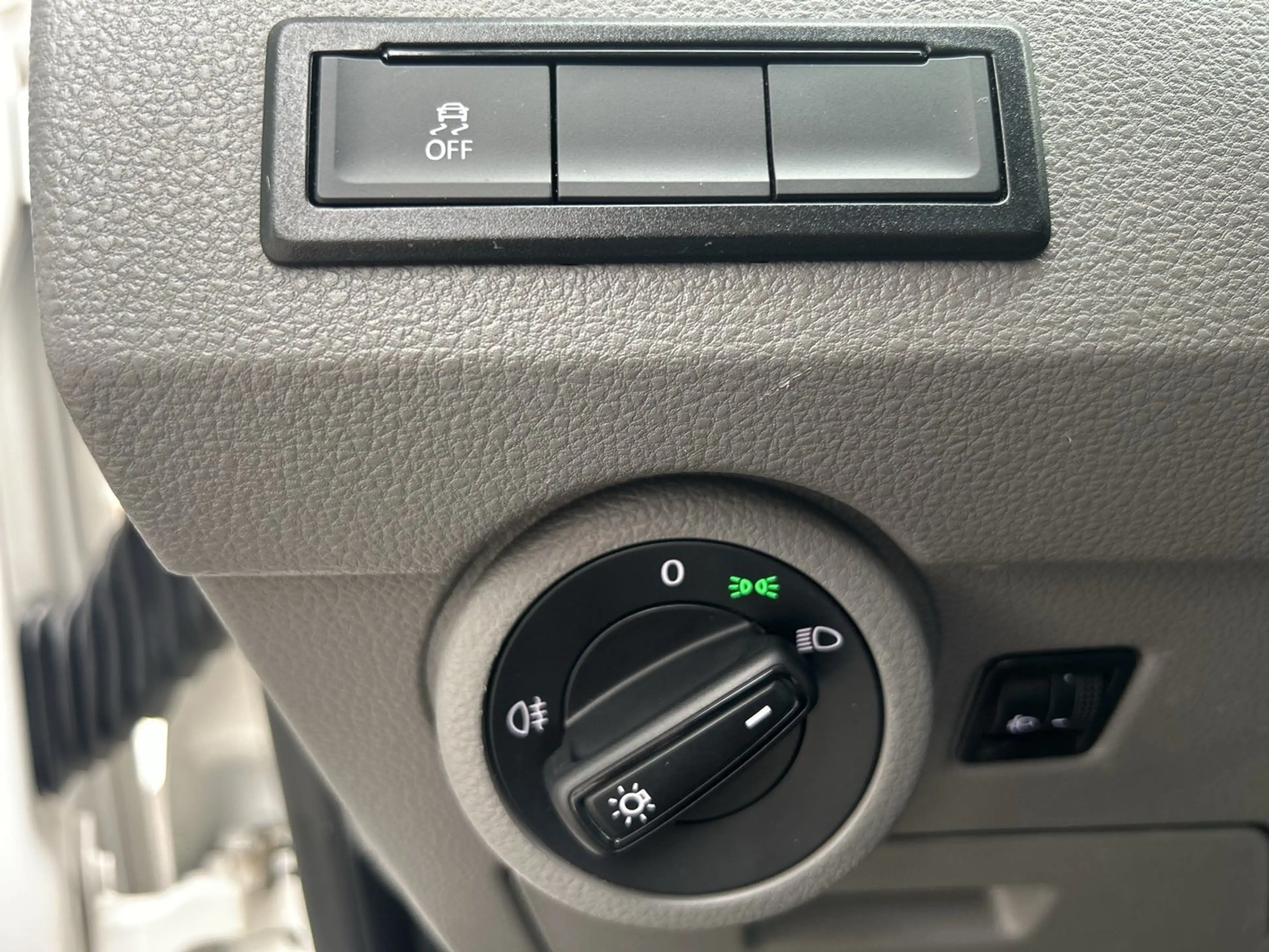 Volkswagen T6.1 Transporter Doka-Pritsche TDI — photo 13