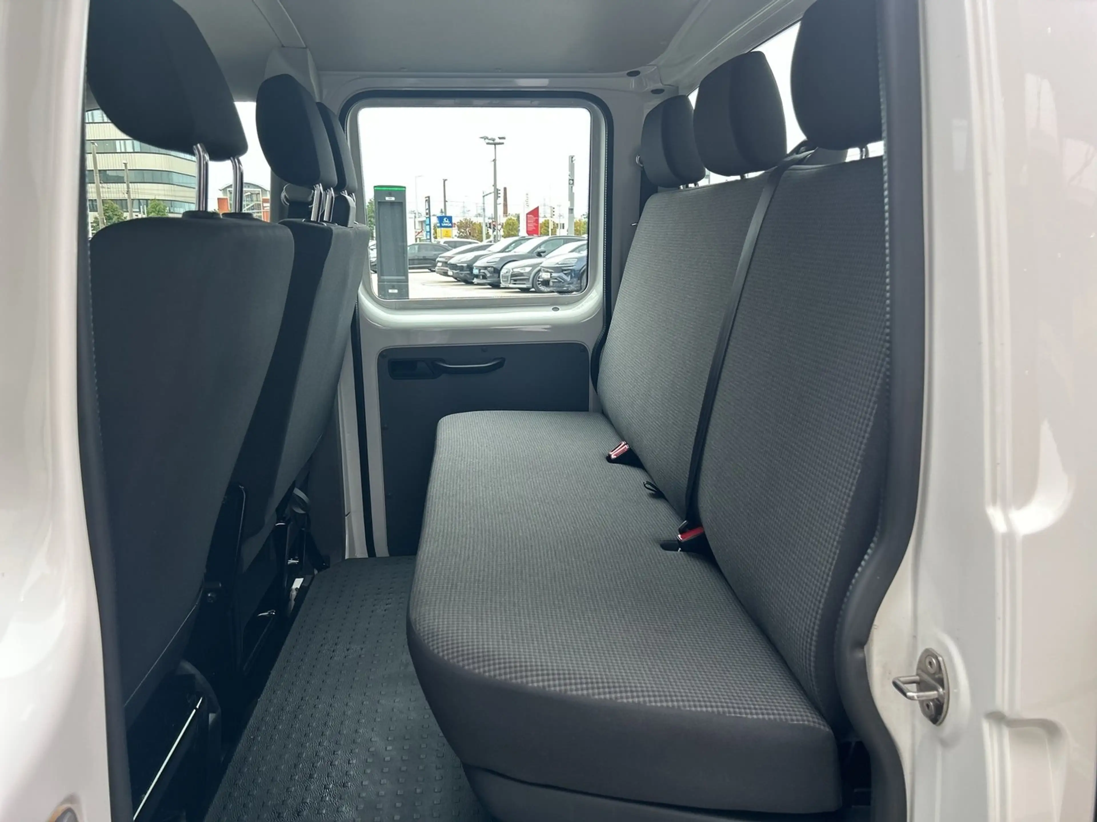 Volkswagen T6.1 Transporter Doka-Pritsche TDI — photo 11