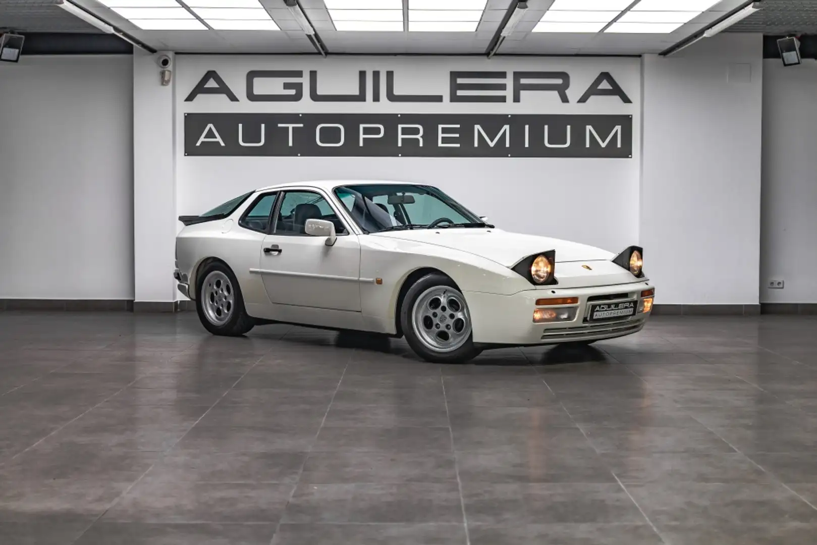 Porsche 944 Turbo Weiß - 1