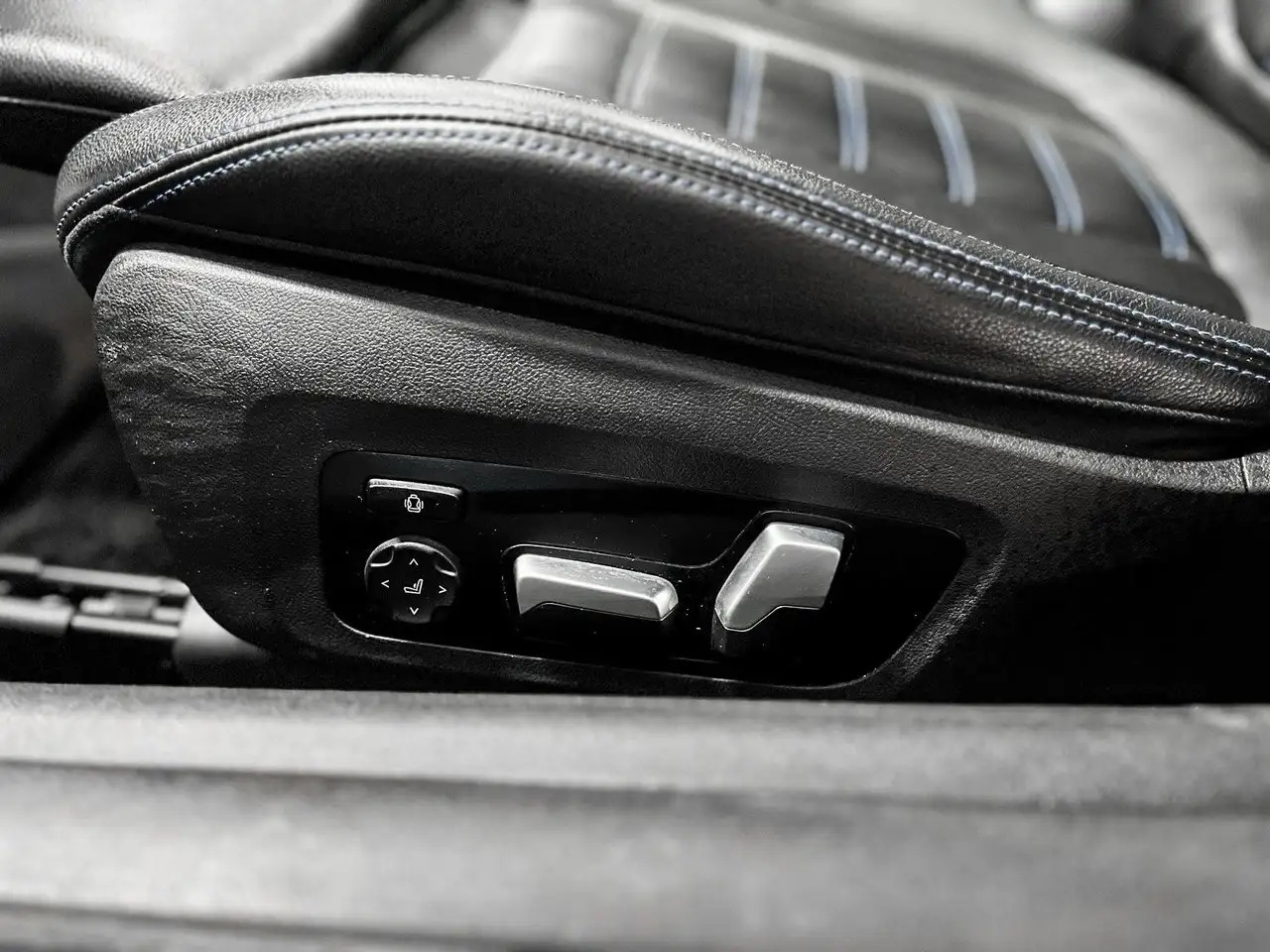 BMW 4 Series снимка BMW 4 Series
