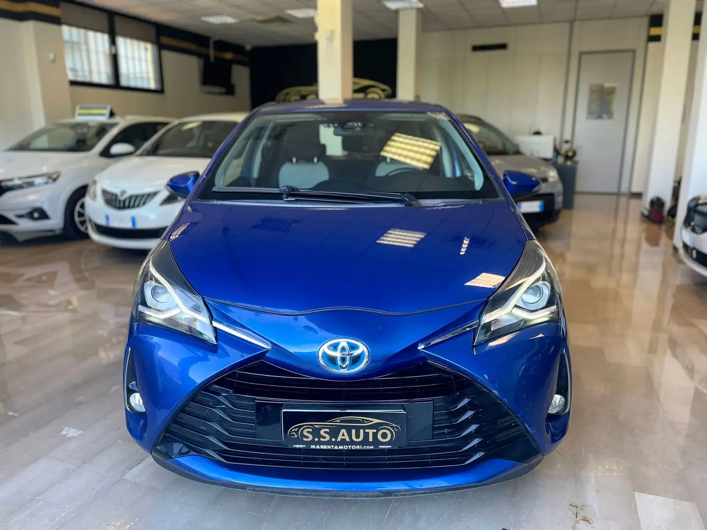 Toyota Yaris Yaris III 2017 5p 1.5h Active my18 Azul - 2